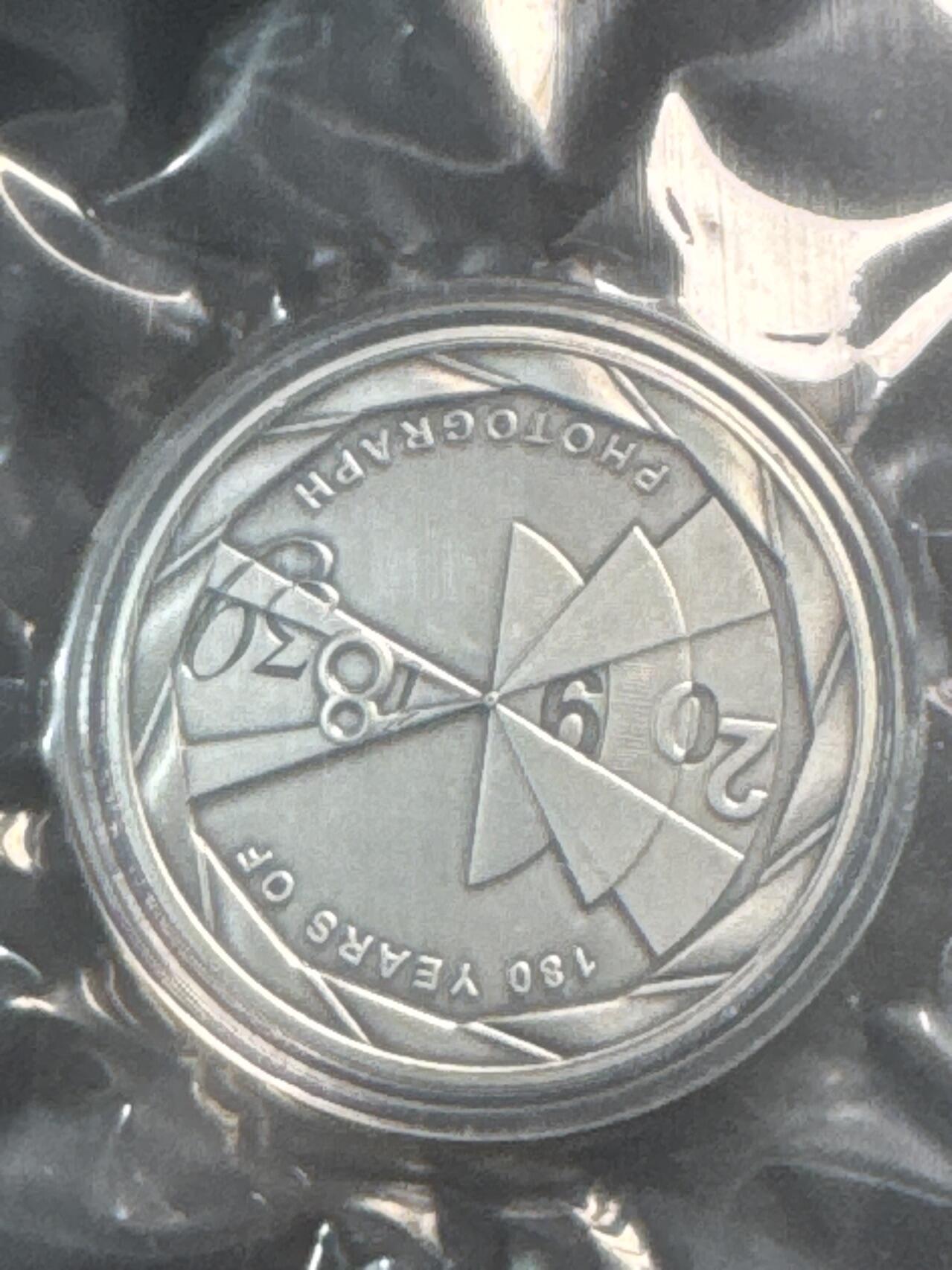 ❤️【币观天下】❤️ 第329期钱币拍卖- 2025.10.31周五晚上6点半场-长期征集拍品 帕劳 2019年照相术发明180周年仿古暗盒古典相机银币