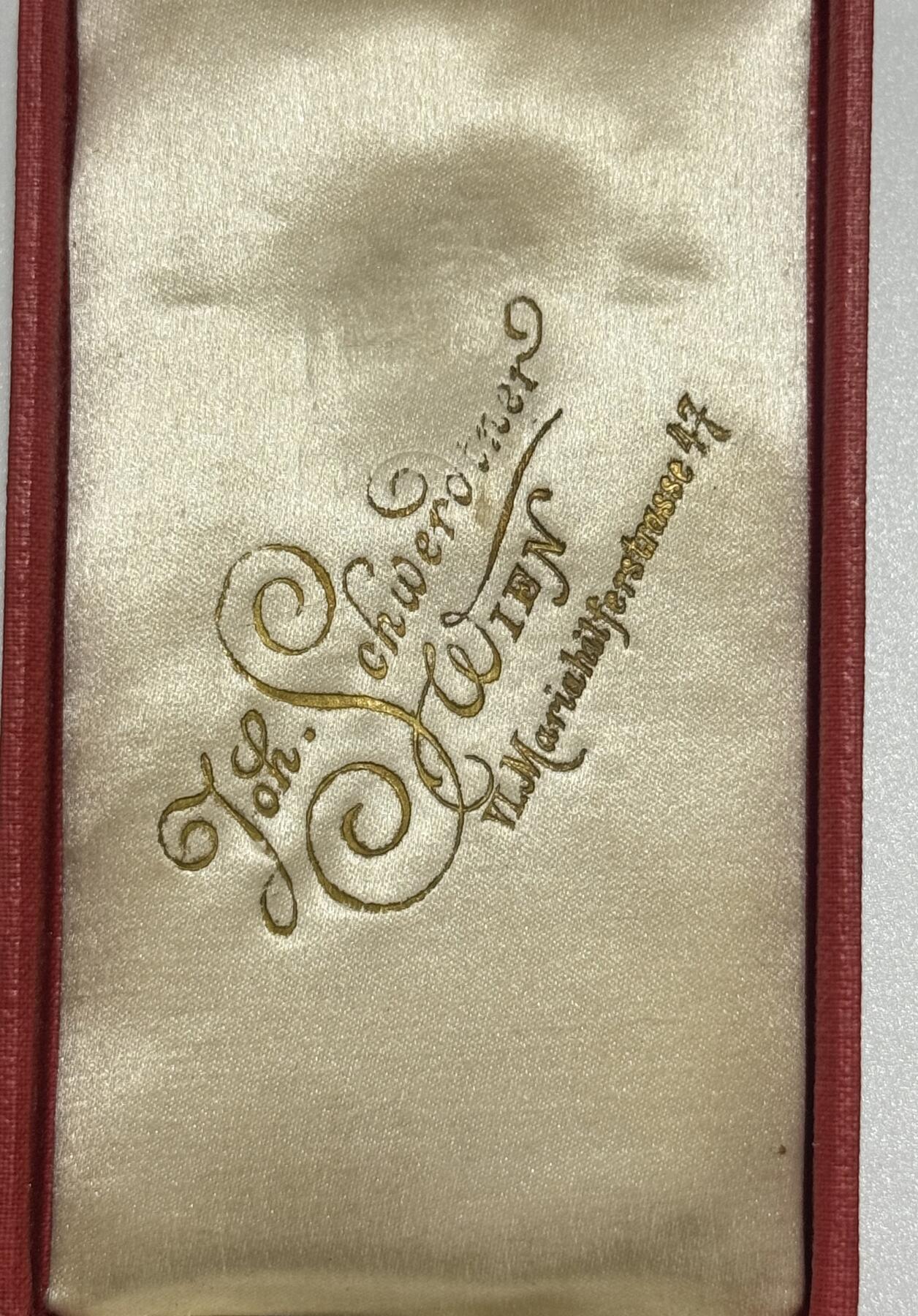 韵星假日精品2025秋季军品类拍卖会-- Rimey Holidays Boutique 2025 Autumn Militaria Sale 保加利亚王国奥造五级民事功勋勋章带盒  奥地利维也纳约翰·施韦尔德纳珠宝商制作