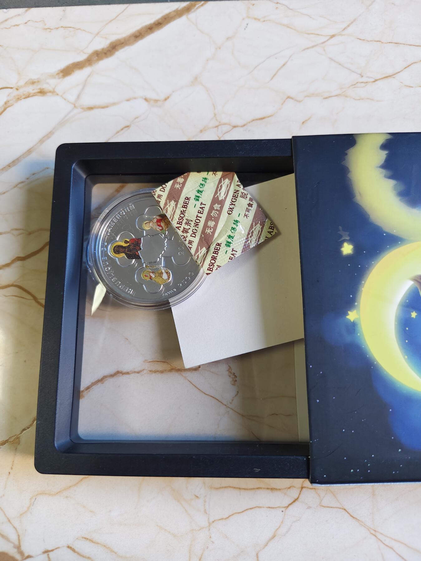 第180期拍卖【长期征集拍品】【北京币展专场】 2016年喀麦隆2500法郎彩色哑光银币 教皇系列-波兰世界青年日 17.5克999银 发行量：966枚 带证非原盒