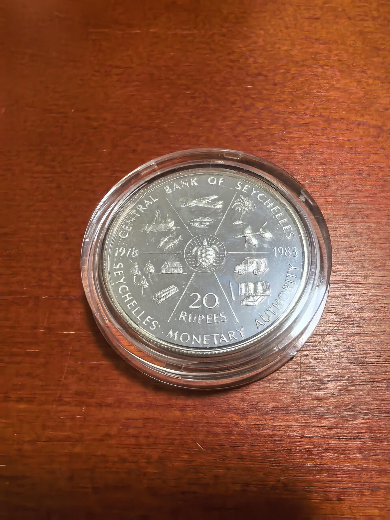 长老汇蛇年精选第六十九场拍卖 1983塞舌尔金银币发行5周年20卢比精制银币，19.44克925银，盒证全，5000枚，英国皇家造币厂