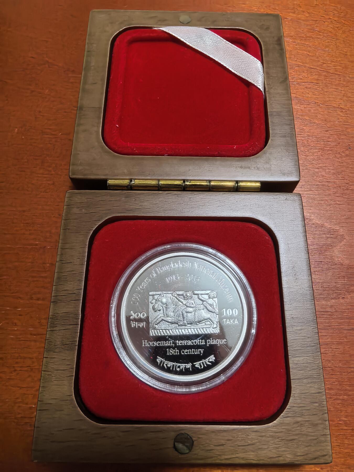 长老汇蛇年精选第六十九场拍卖 2013孟加拉博物馆百周年100塔卡精制银币，22克925银，有盒无证