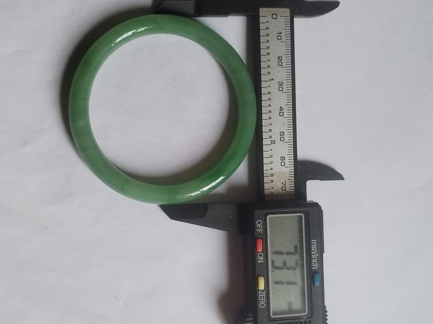 玉石 手镯 手串 手链 翡翠飘花手镯。