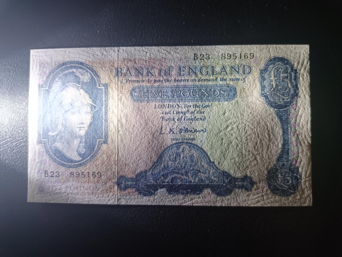 2025十一月第一期，总199期 英格兰B序列5镑UNC实心字版无47，此版本唯一的面值，不列颠尼亚女神和狮子