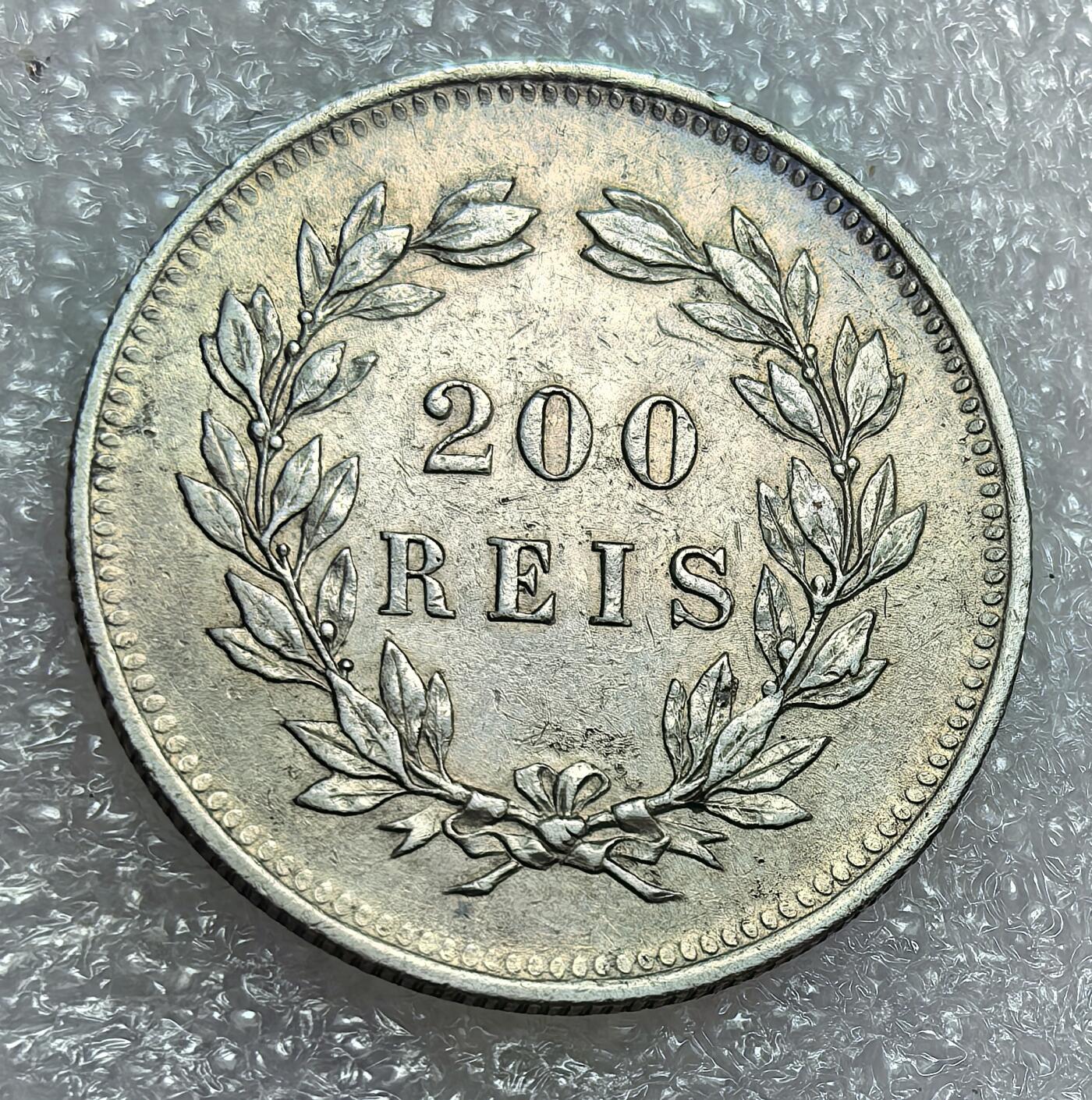 埃及、德属东非、匈牙利、葡萄牙、沙俄古银币古铜币，周五晚上九点倒数截拍，满百包邮，可寄存半年，喜欢朋友微信扫描二维码可直接参拍 好品银币葡萄牙1891年200瑞斯,km534