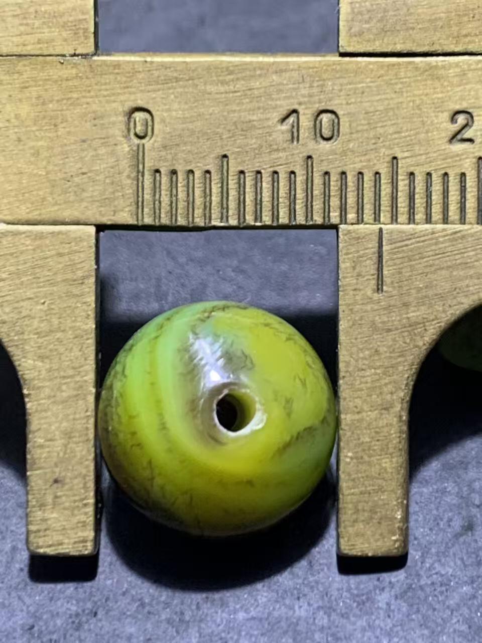 精美高玉化缠丝玛瑙随形碟珠一颗