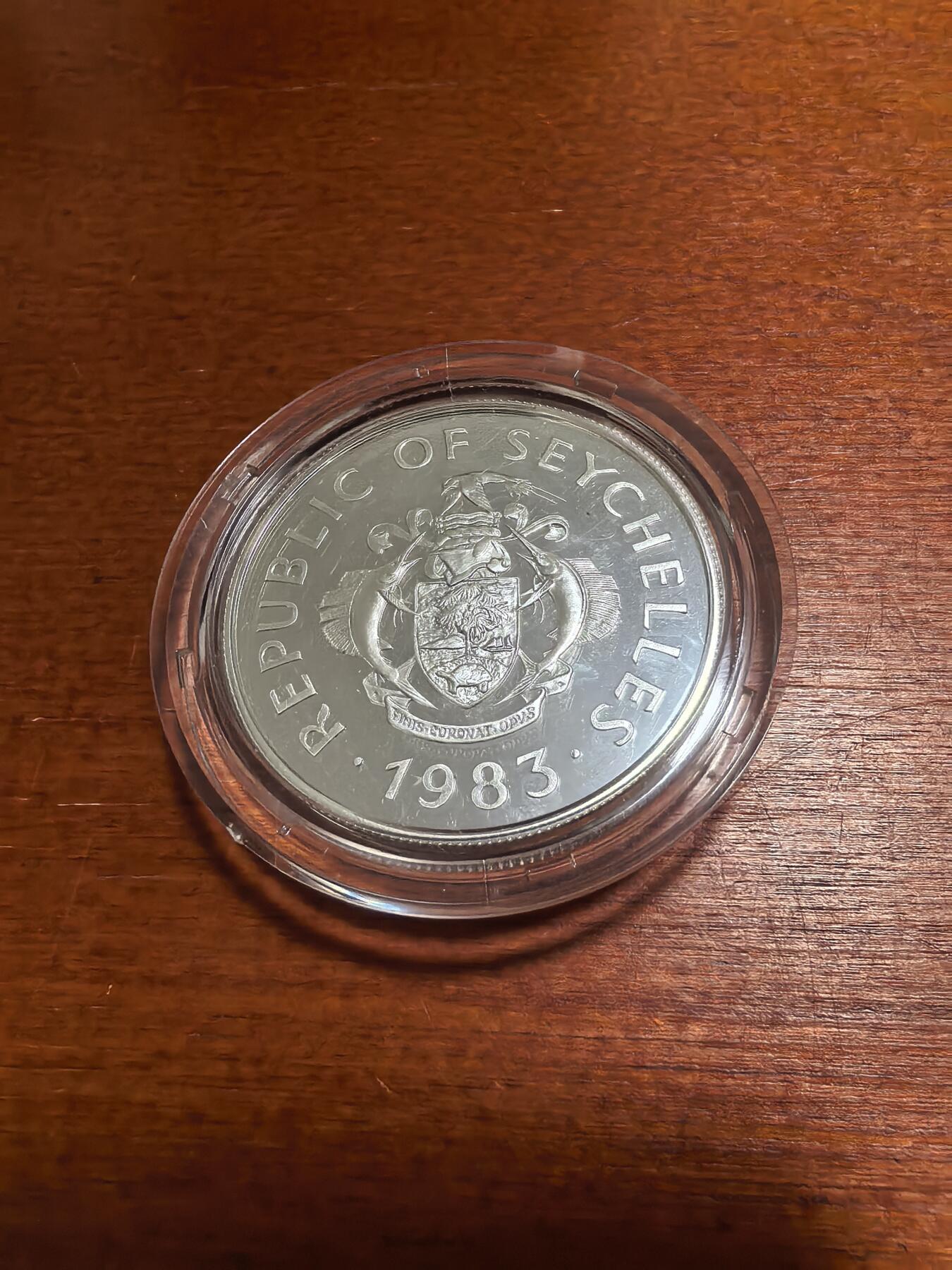 长老汇蛇年精选第六十九场拍卖 1983塞舌尔金银币发行5周年20卢比精制银币，19.44克925银，盒证全，5000枚，英国皇家造币厂