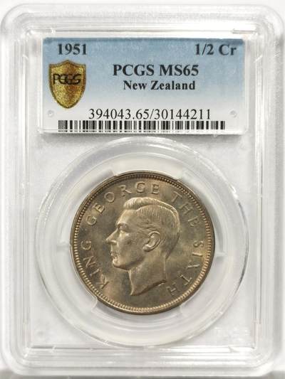 博洋堂世界钱币拍卖第144期（全场包邮） - PCGS MS65 新西兰1951年乔治六世半克朗，状态很好。半克朗高分非常少见，比同时期的1克朗少见太多，HA早年64分合人民币483元成交，此枚65分非常难得