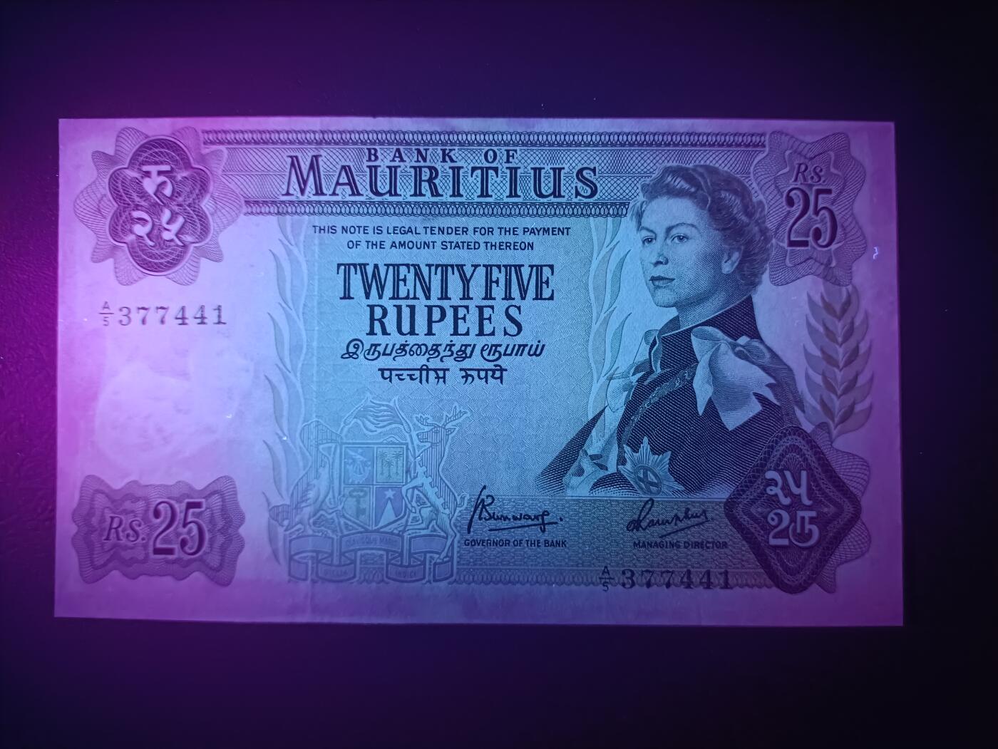 2025十一月第一期，总199期 毛里求斯1967版25卢比UNC-，戎装女王和牛车