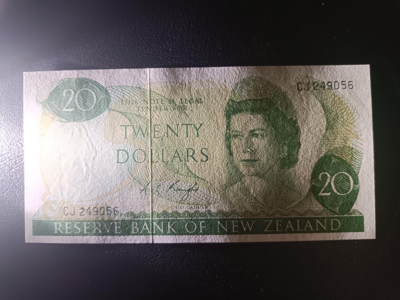 2025十一月第一期，总199期 新西兰1975版20元AUNC，仅发行两年的珍珠冠女王版本，鸽子