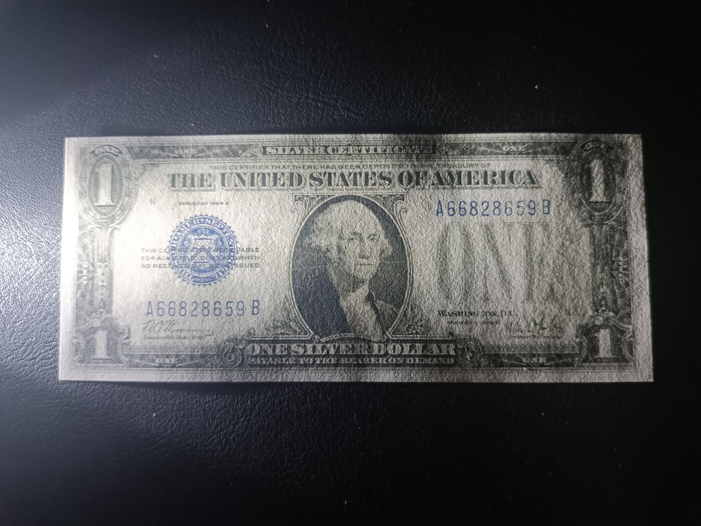 2025十一月第一期，总199期 美国1928B年版银币券1元流通好品XF长号无47，背面因为其扭曲的字体俗称“滑稽1元”