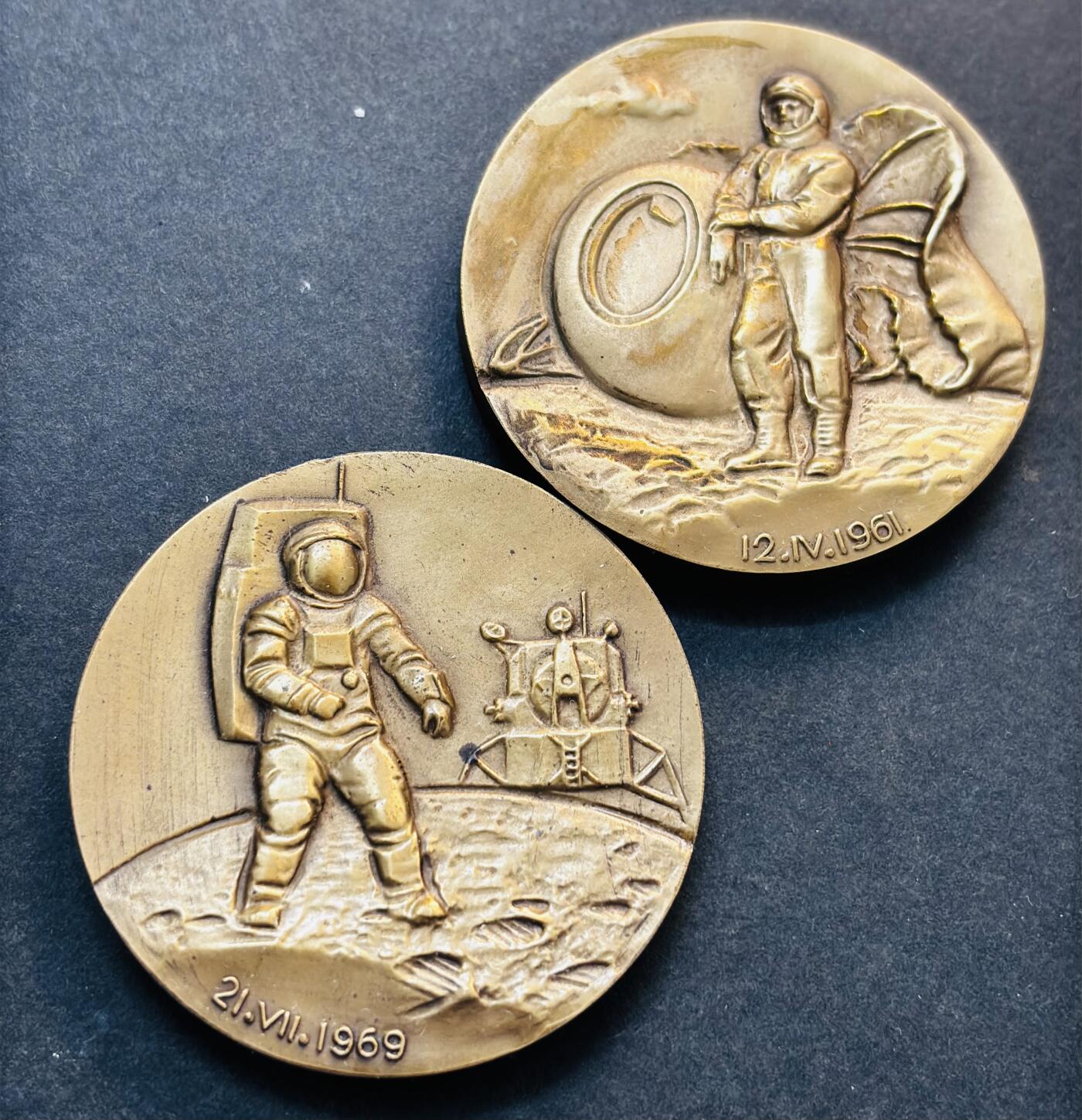 文馨钱币收藏第 278 场，银元，纸币，铜章场 长期接收代拍品 全新俄罗斯铜纪念章，阿姆斯特朗和加加林一对