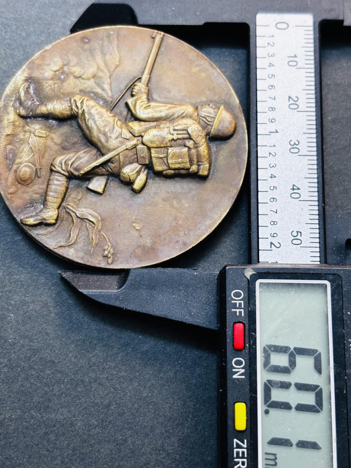 文馨钱币收藏第 278 场，银元，纸币，铜章场 长期接收代拍品 忘国耻牢记历史！日本昭和十二年当年侵华罪证纪念章，上面有我国城市的名称路线图，详情看图