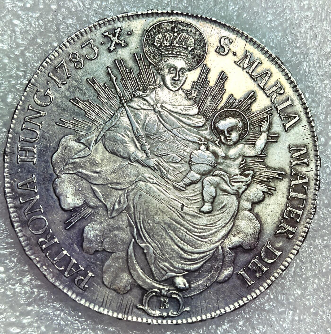 埃及、德属东非、匈牙利、葡萄牙、沙俄古银币古铜币，周五晚上九点倒数截拍，满百包邮，可寄存半年，喜欢朋友微信扫描二维码可直接参拍 少见好品相匈牙利1783年1泰勒大银币，km395