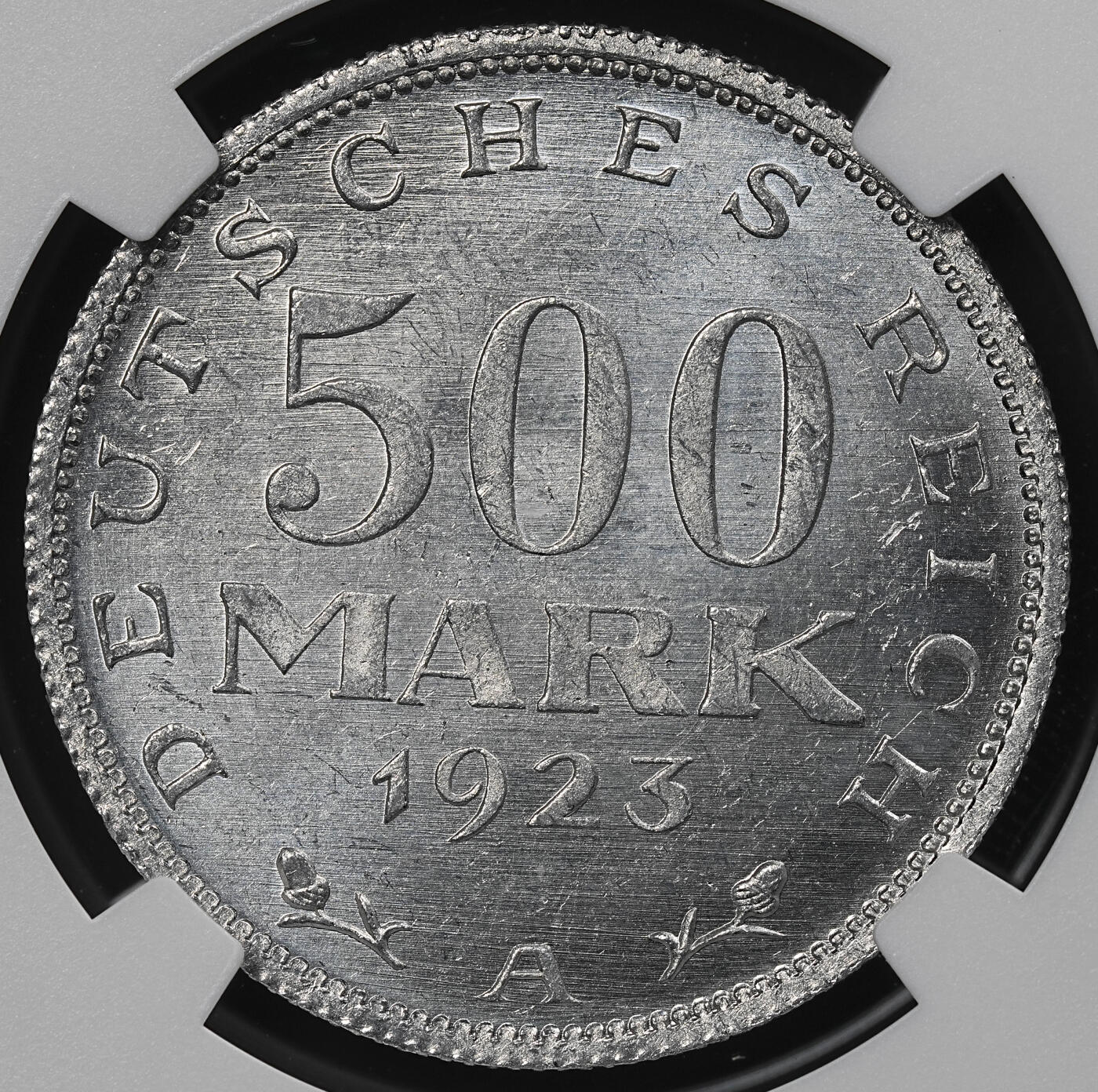 修遠堂世界钱币第九十一期 NGC评级 1923年魏玛政府200，500马克铝币两枚