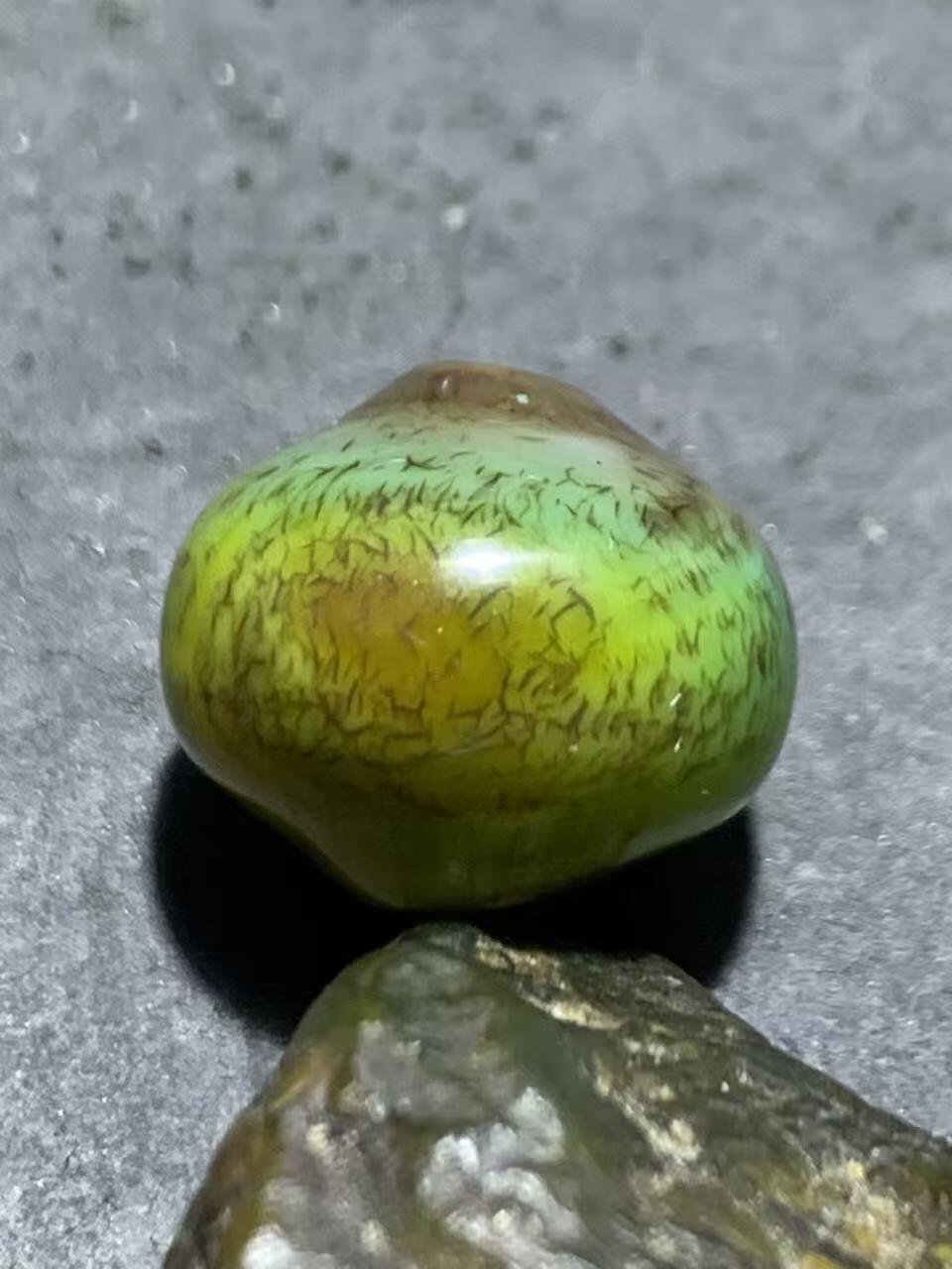 精美高玉化缠丝玛瑙随形碟珠一颗