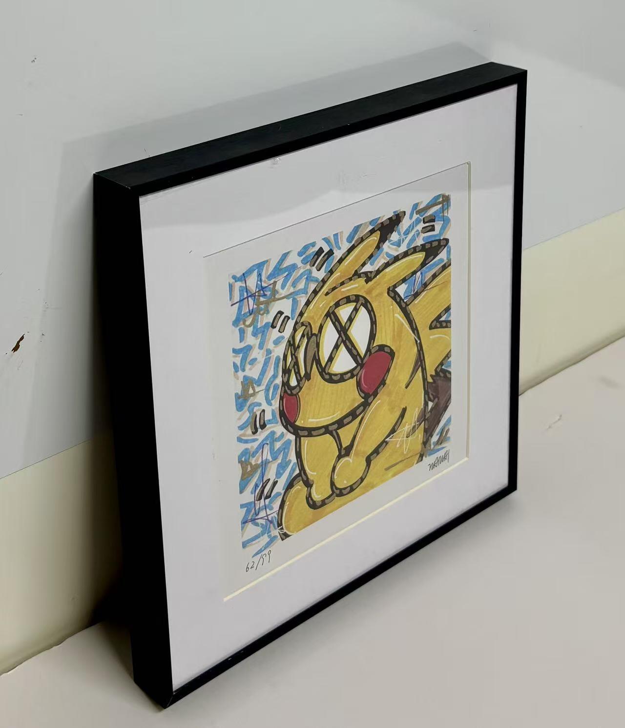 零元拍：歪歪亲笔签名 OWSON 系列作品装饰画《皮卡丘》，已做装裱 合金相框尺寸25/25CM。因展品出展，镜框或亚克力可能有轻微划痕，介意勿拍