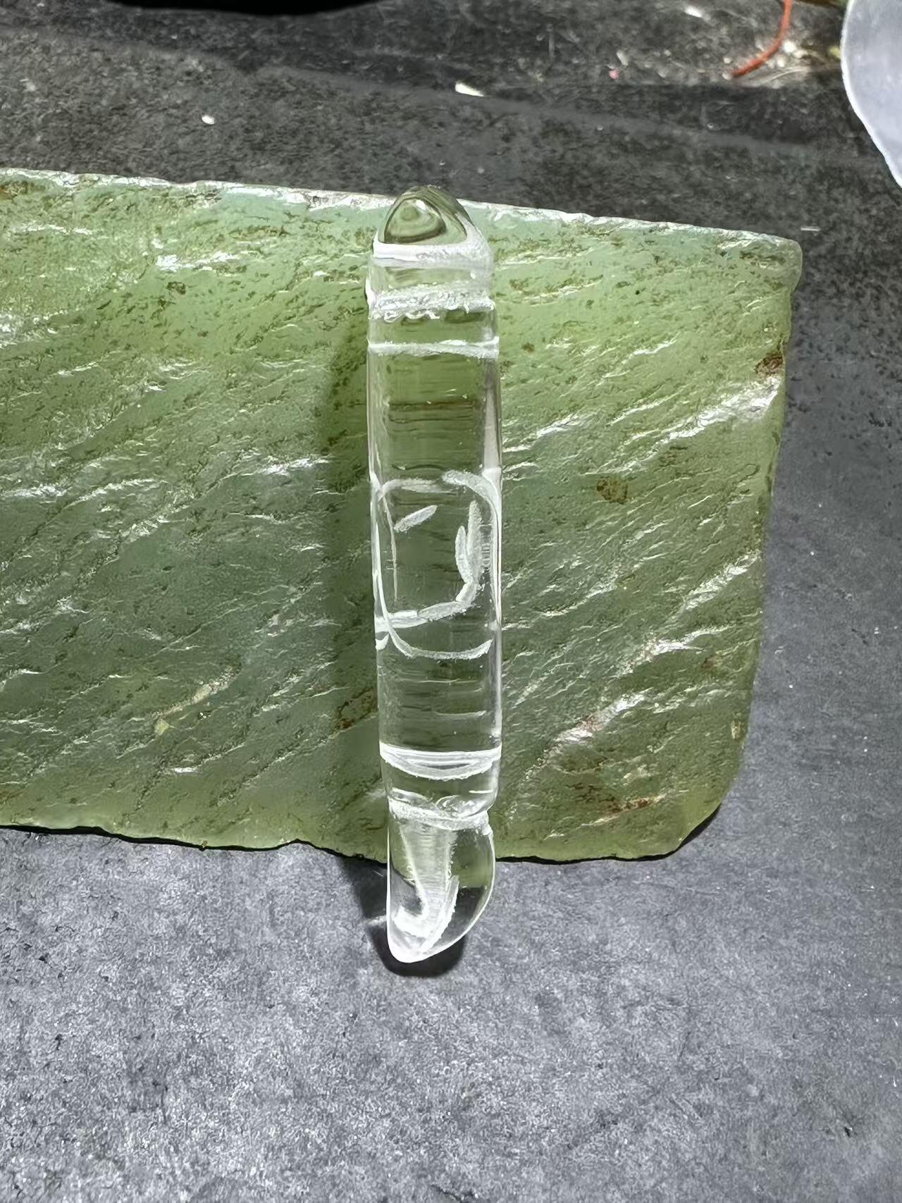 精美白水晶雕刻文昌笔一支！。