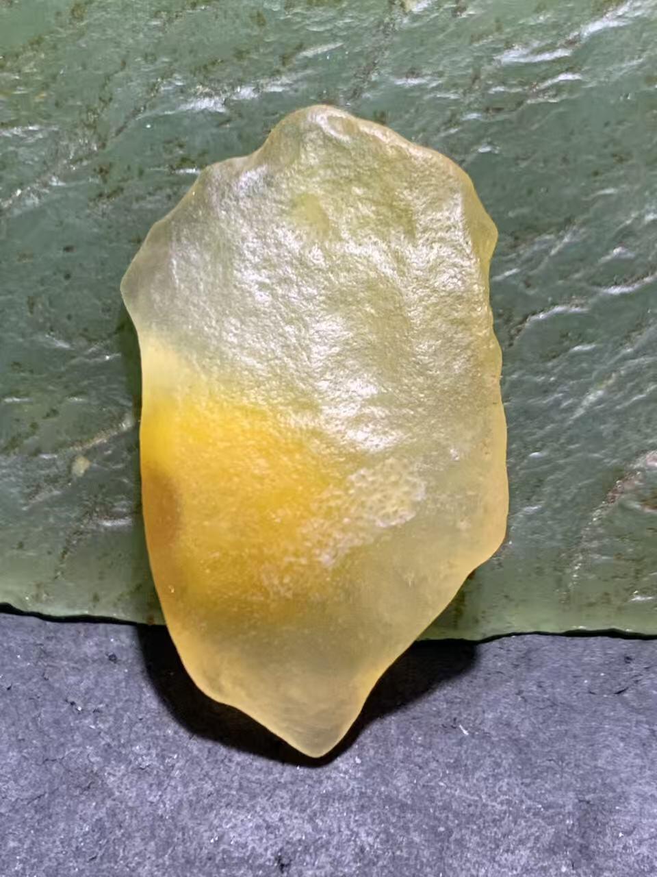 放福利！精美天然高玉化冰皮鸡油黄糖心阿拉善玛瑙原石一颗，