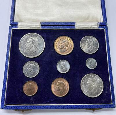 【雨安】【世界币章112-113期】周五/周六 两场连拍 2025-10-31 周五 19:30 保真 8秒倒数自动落锤 高效拍卖  - [现代套币] South Africa 南非套币 1948年