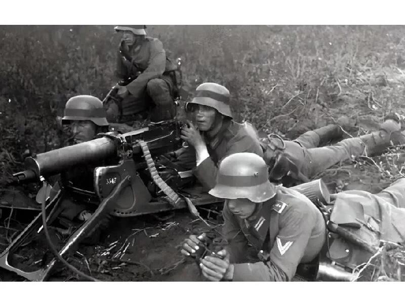 【旋风钱币】11月8日19:00准时开拍 精美欧洲币章、银币银章、第三帝国钱币等 全场包邮！ 德国第三帝国1934年 二战马克沁机枪手高浮雕精制大铜章 50MM