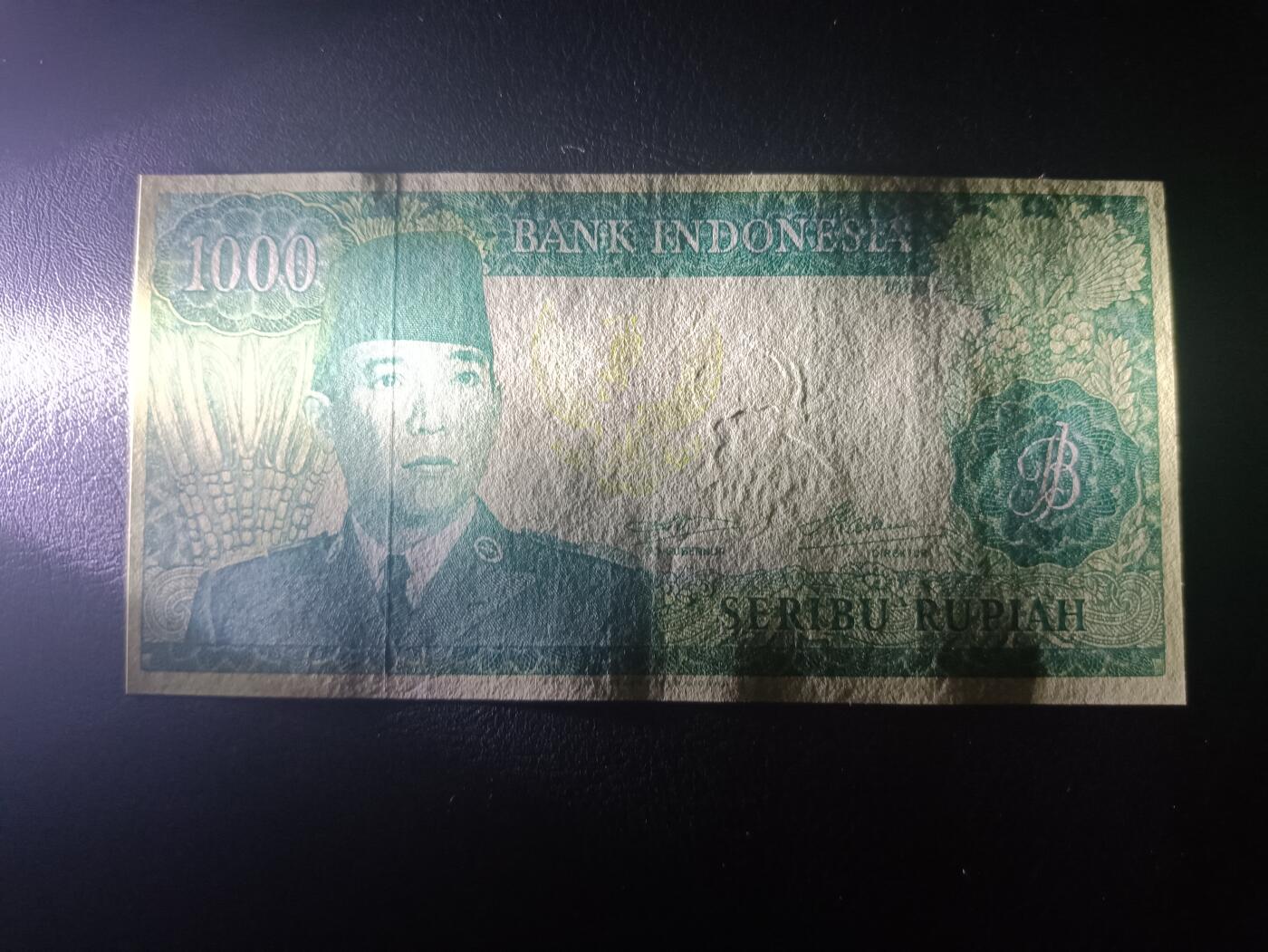 2025十一月第一期，总199期 印度尼西亚1960版1000卢比流通好品XF，少见水牛水印错版偏移，苏加诺总统和民族舞蹈，稀有面值