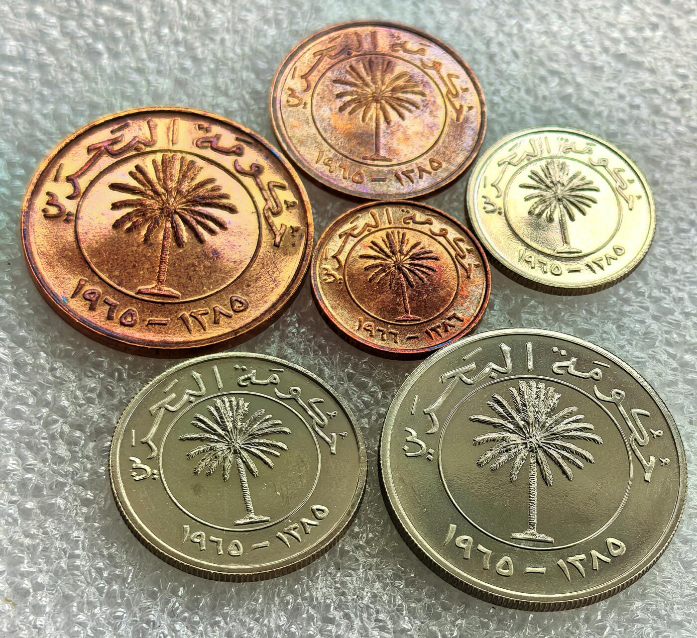 埃及、德属东非、匈牙利、葡萄牙、沙俄古银币古铜币，周五晚上九点倒数截拍，满百包邮，可寄存半年，喜欢朋友微信扫描二维码可直接参拍 精制少见巴林国1965年一套发行1.2万套