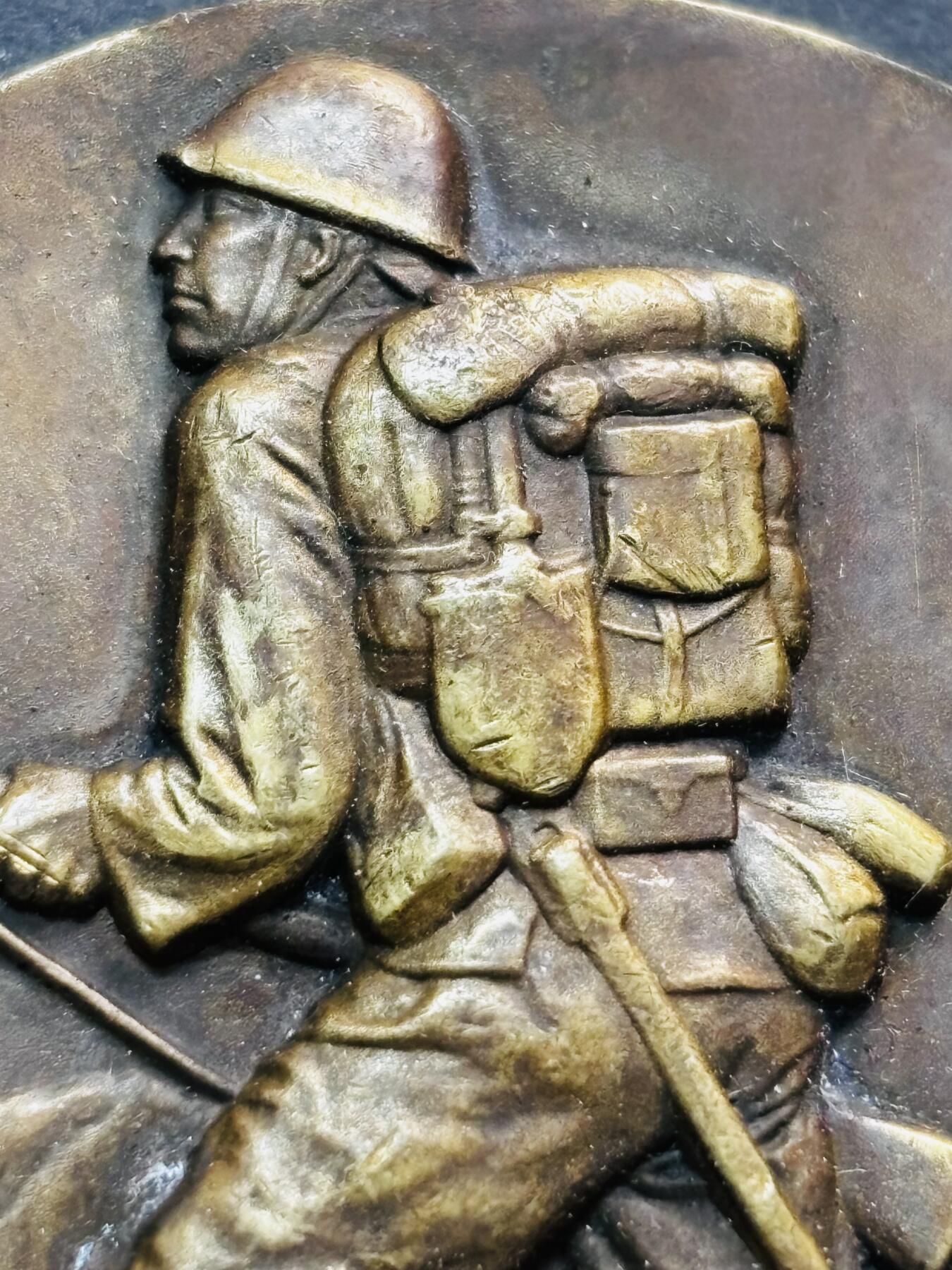 文馨钱币收藏第 278 场，银元，纸币，铜章场 长期接收代拍品 忘国耻牢记历史！日本昭和十二年当年侵华罪证纪念章，上面有我国城市的名称路线图，详情看图