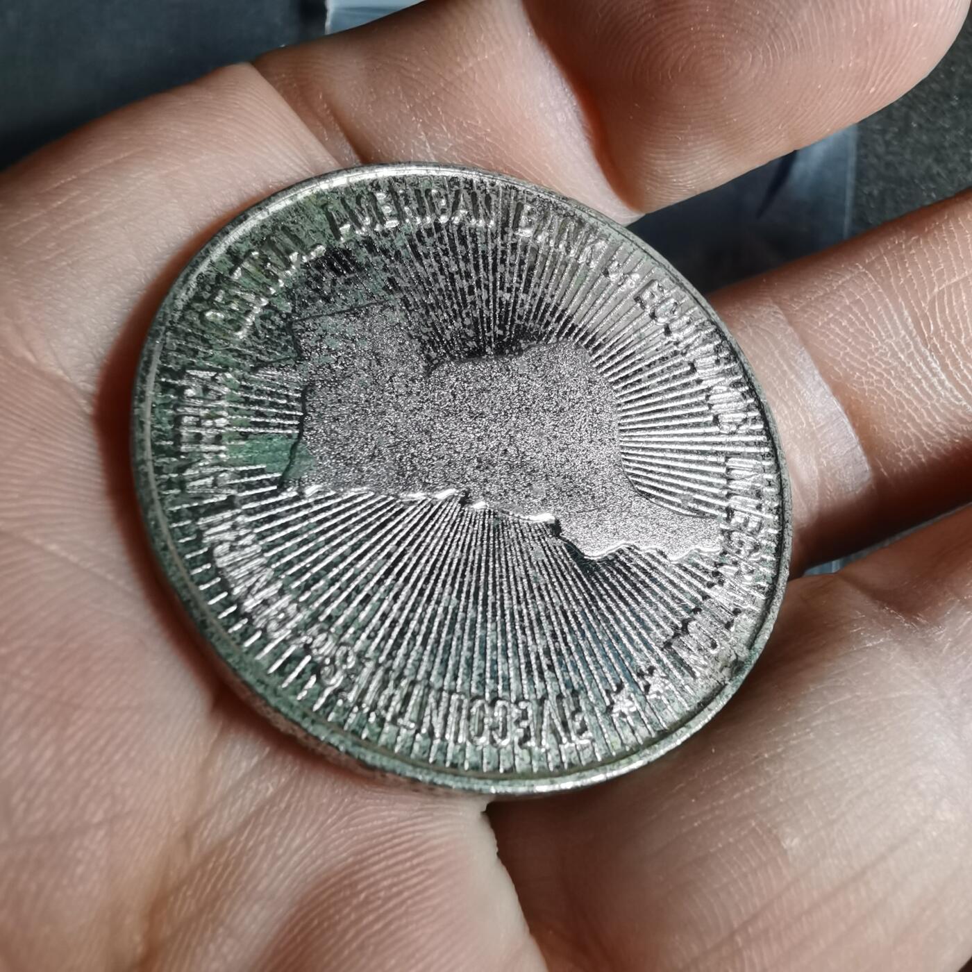 沼泽如烟--第885场 1975年博览会纪念章