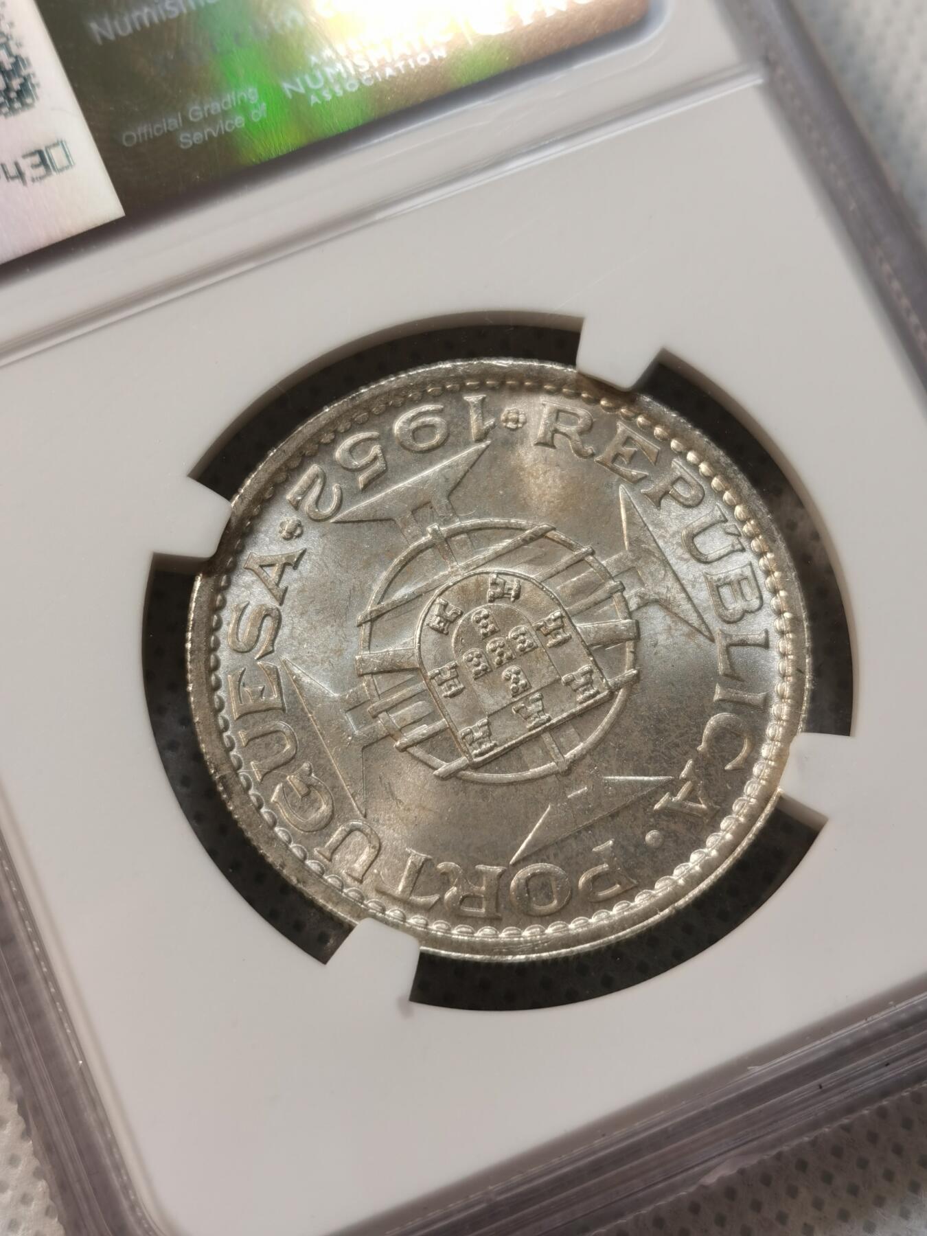 甄臻铺-世界币章拍卖（第37期），送拍享返佣金等优惠多多 NGC-MS65 1952年澳门首发伍圆高分卷拆2枚一组