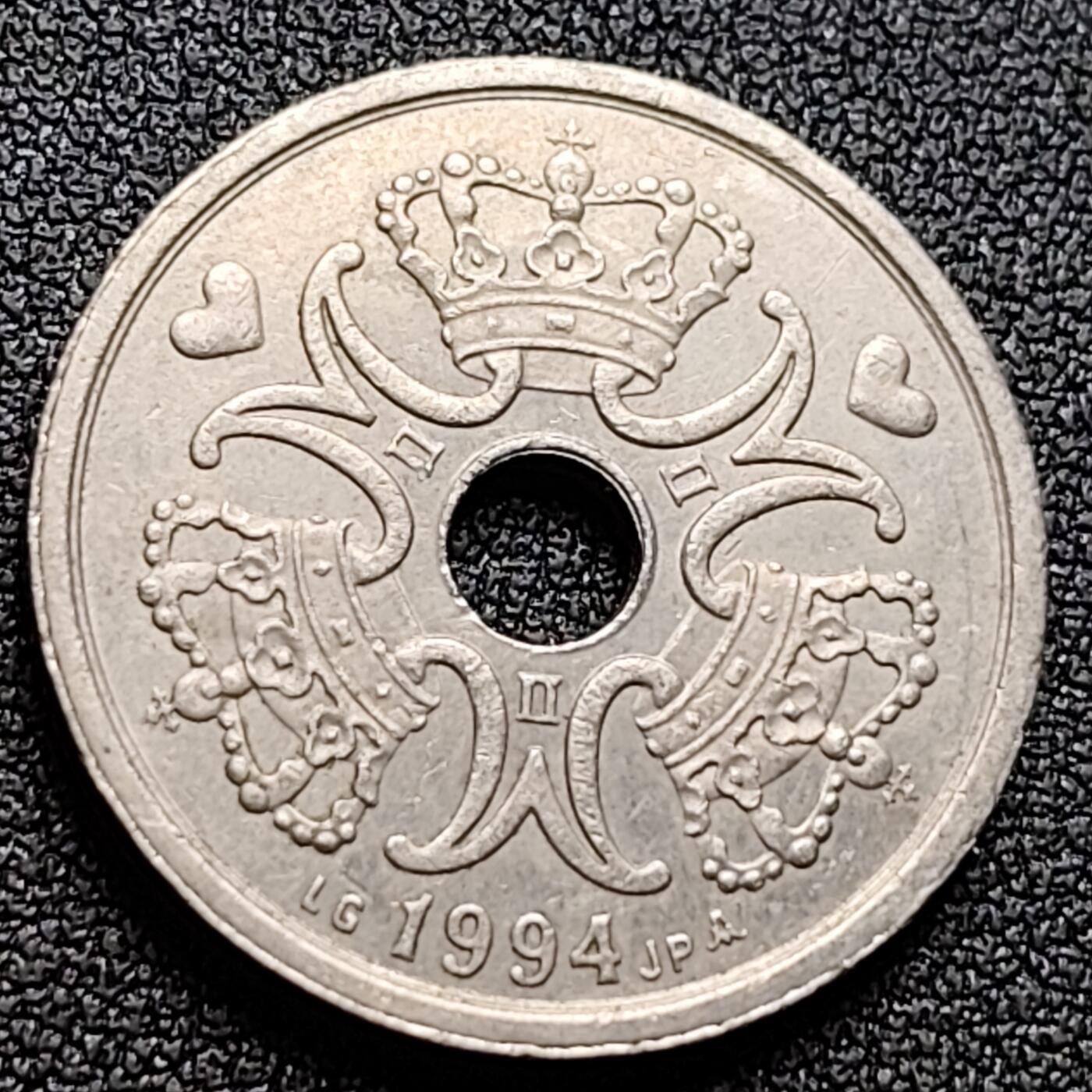 泉币菌-第121场-精品福利场 爱心币 丹麦2克朗圆孔铜镍硬币 24.5毫米5.9克