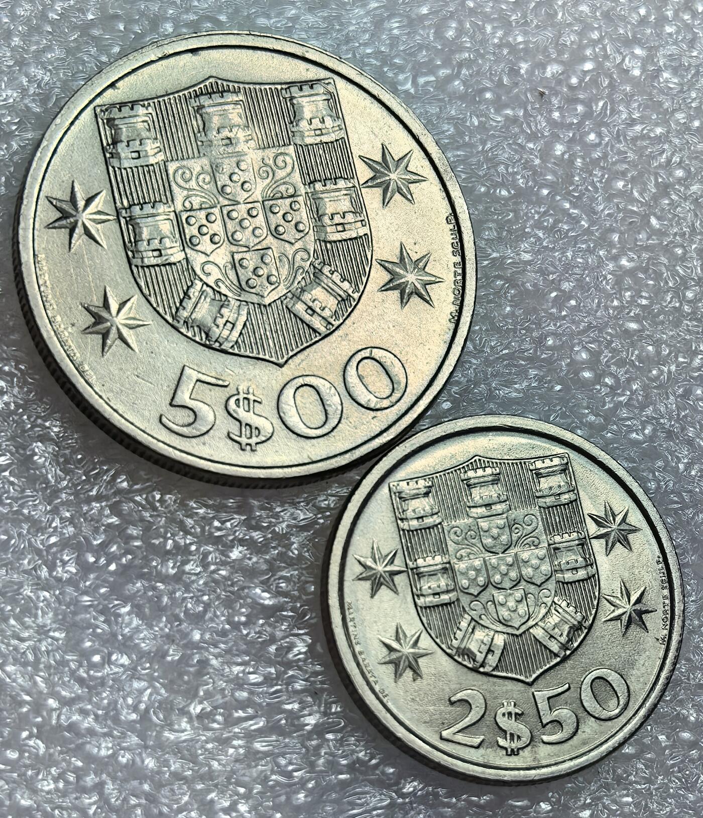 埃及、德属东非、匈牙利、葡萄牙、沙俄古银币古铜币，周五晚上九点倒数截拍，满百包邮，可寄存半年，喜欢朋友微信扫描二维码可直接参拍 葡萄牙1980年-1983年镍币好品2枚，km590-591