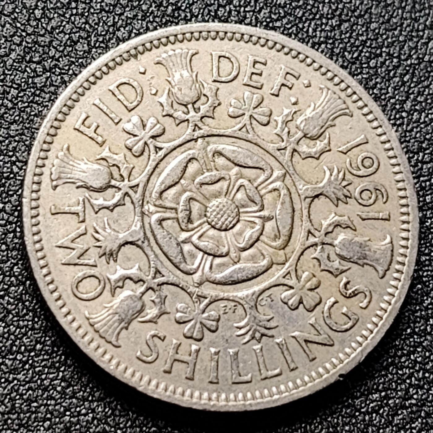 泉币菌-第120场-精品福利场 英国早期1961年2先令老镍币 伊丽莎白二世青年女王头像 28.3MM