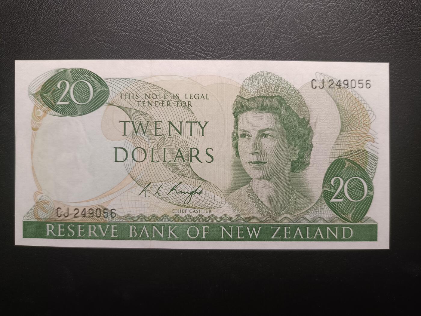 2025十一月第一期，总199期 新西兰1975版20元AUNC，仅发行两年的珍珠冠女王版本，鸽子