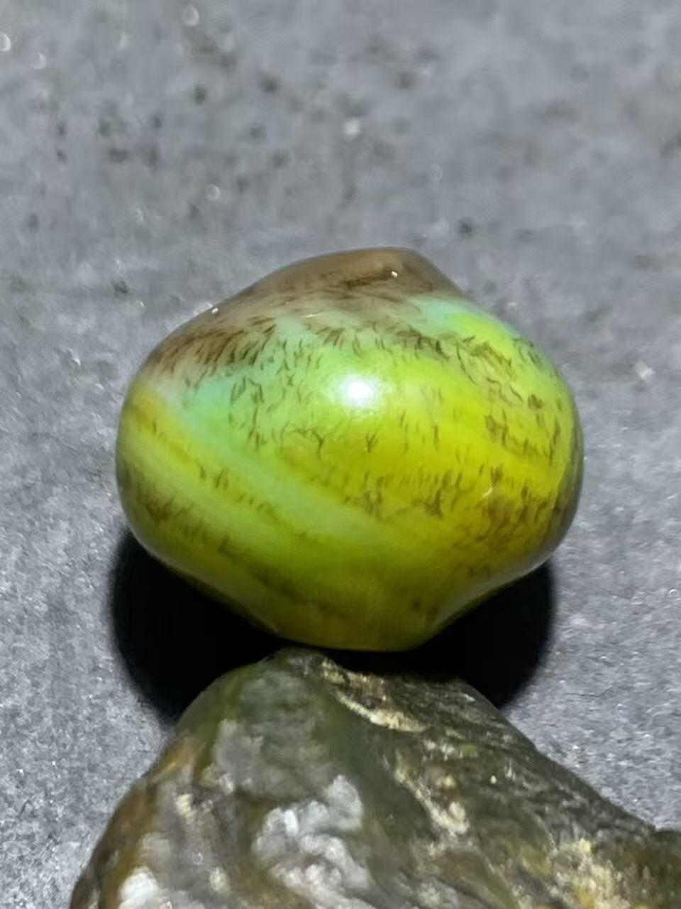 精美高玉化缠丝玛瑙随形碟珠一颗