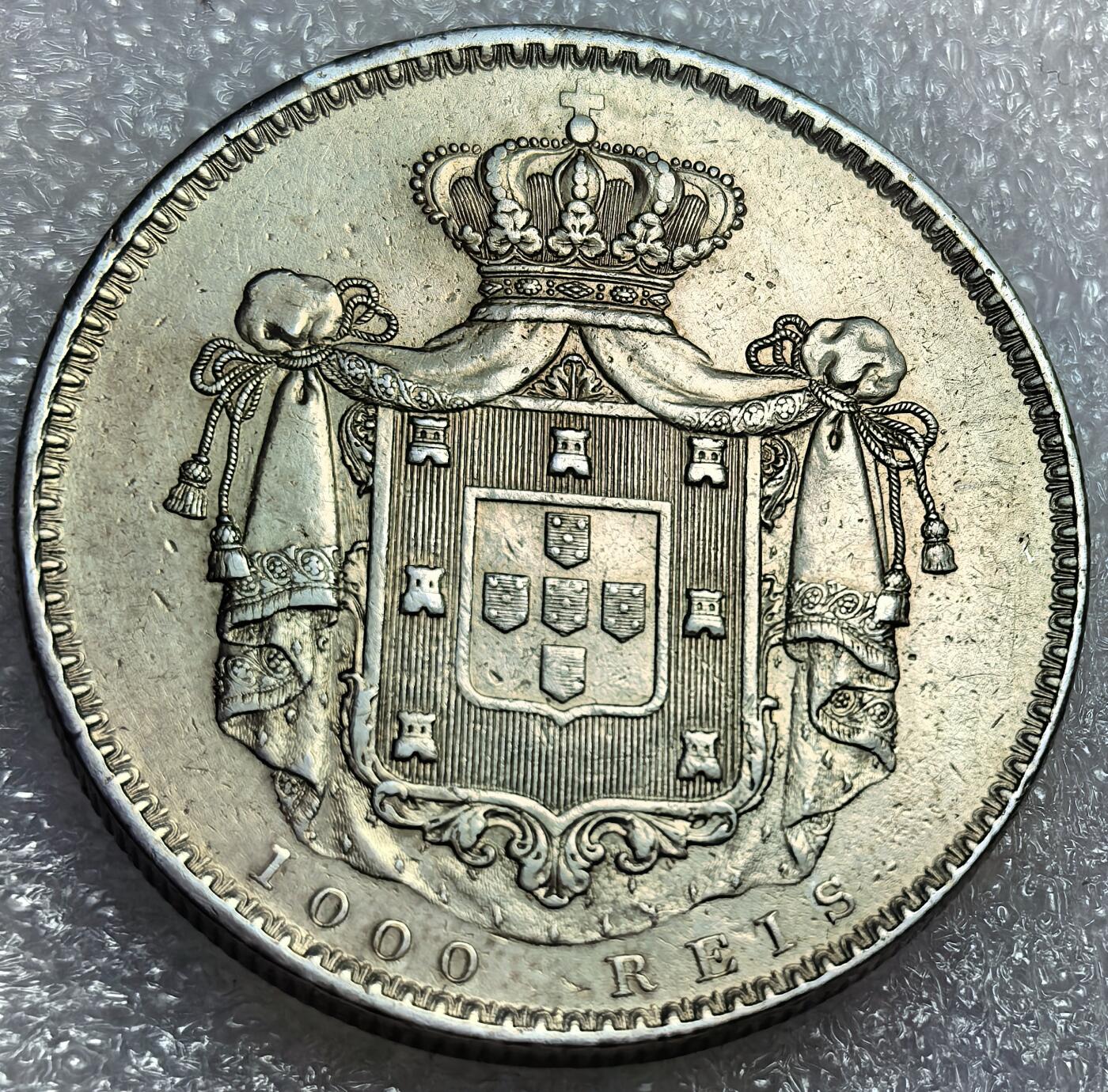 埃及、德属东非、匈牙利、葡萄牙、沙俄古银币古铜币，周五晚上九点倒数截拍，满百包邮，可寄存半年，喜欢朋友微信扫描二维码可直接参拍 AU品相稀少葡萄牙1844年女王1000瑞斯大银币，发行1.85万枚，km472