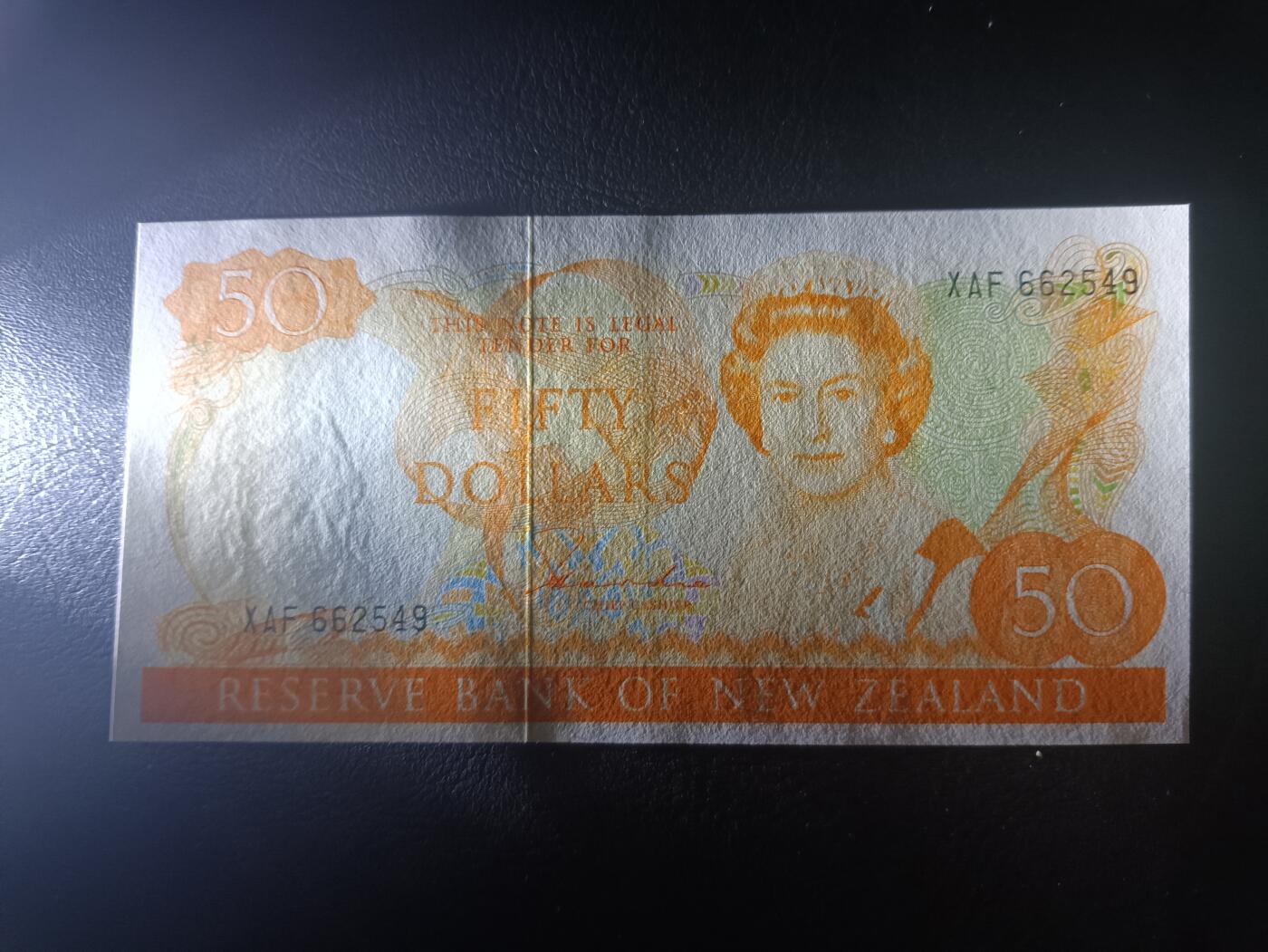 2025十一月第一期，总199期 新西兰1985年50元UNC-，中年女王和夜枭，少见中高面值品种