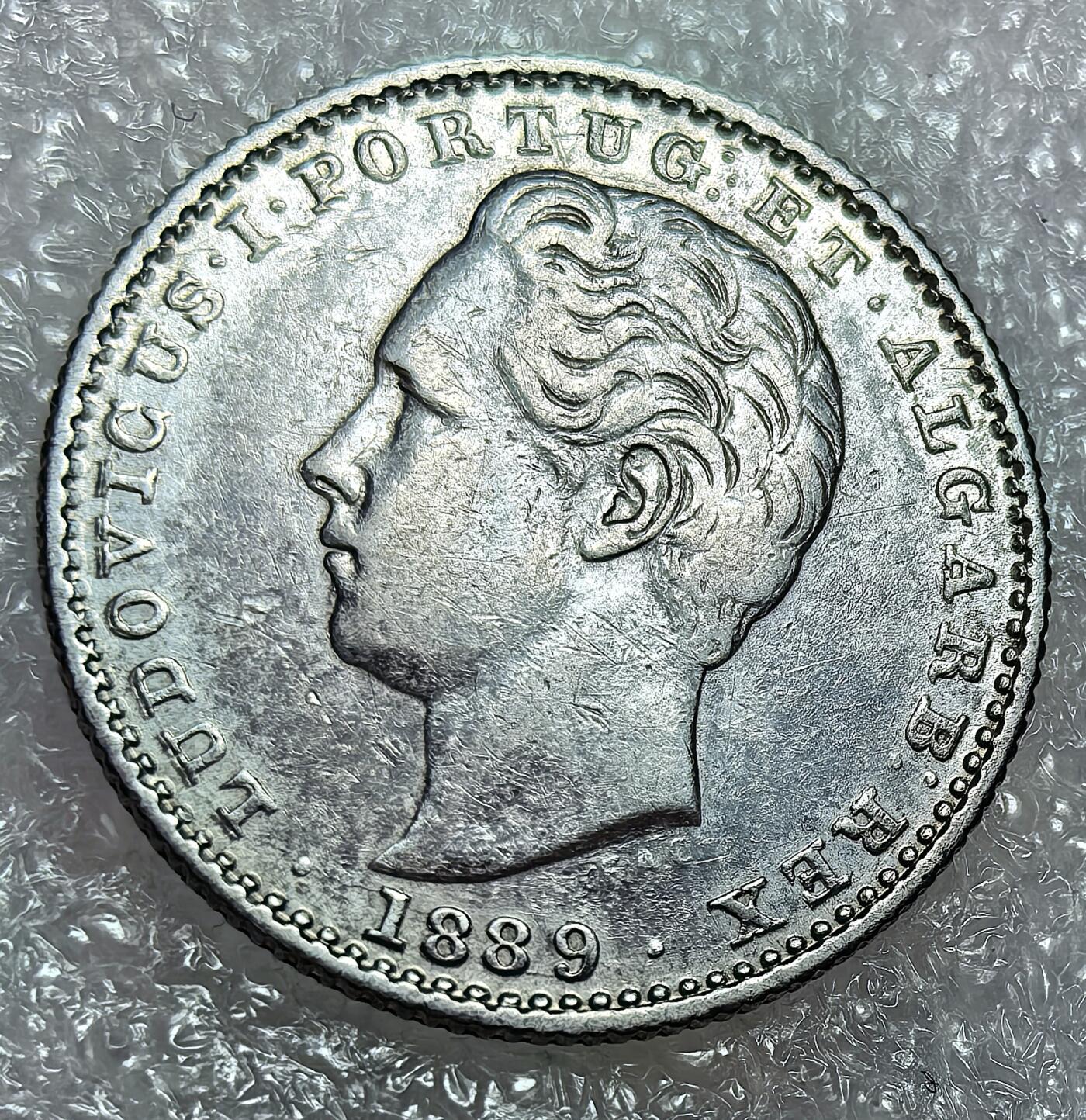 埃及、德属东非、匈牙利、葡萄牙、沙俄古银币古铜币，周五晚上九点倒数截拍，满百包邮，可寄存半年，喜欢朋友微信扫描二维码可直接参拍 好品葡萄牙1889年100瑞斯银币，km510