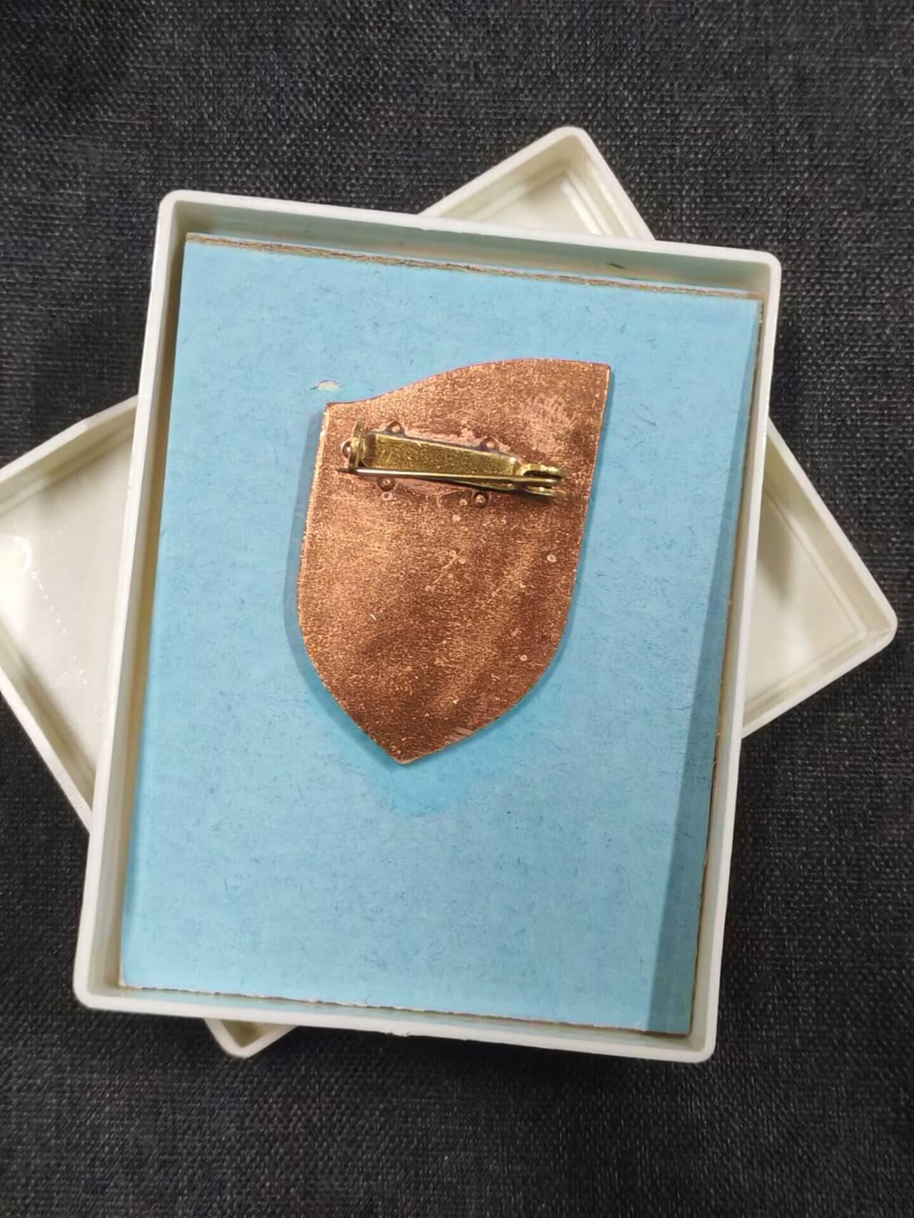 罗岚⭐爱藏⭐精品专拍第七场-分享拍场赚佣（周六有群拍，详细看简介） 民主德国史塔西三十年证章 带原盒 广为人知的秘密警察机构 