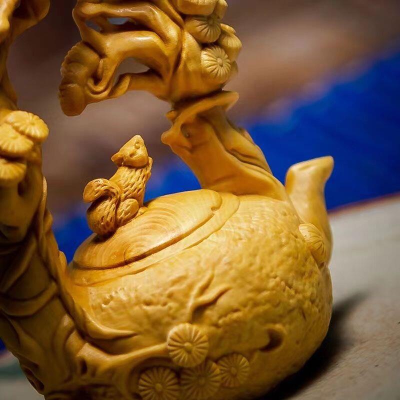 听雨轩（13） 崖柏木雕东坡提梁壶 12cm