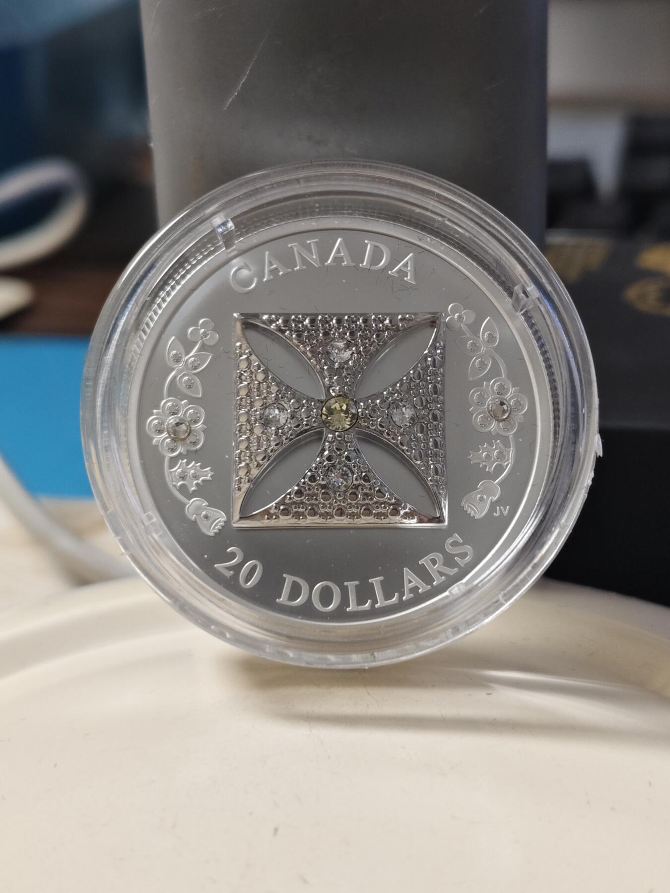 第180期拍卖【长期征集拍品】【北京币展专场】 加拿大2022年伊丽莎白二世钻石皇冠头饰纪念银币，9999银，发行4500枚