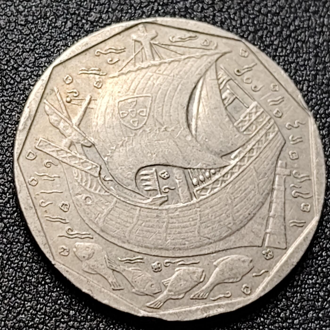 泉币菌-第120场-精品福利场 葡萄牙 1988年 50埃斯库多白铜硬币 帆船 鱼31mm绝版保真钱币收藏