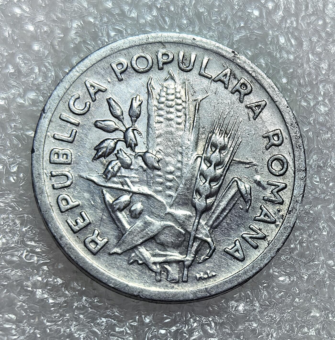 埃及、德属东非、匈牙利、葡萄牙、沙俄古银币古铜币，周五晚上九点倒数截拍，满百包邮，可寄存半年，喜欢朋友微信扫描二维码可直接参拍 全新罗马尼亚1951年2列伊km79a