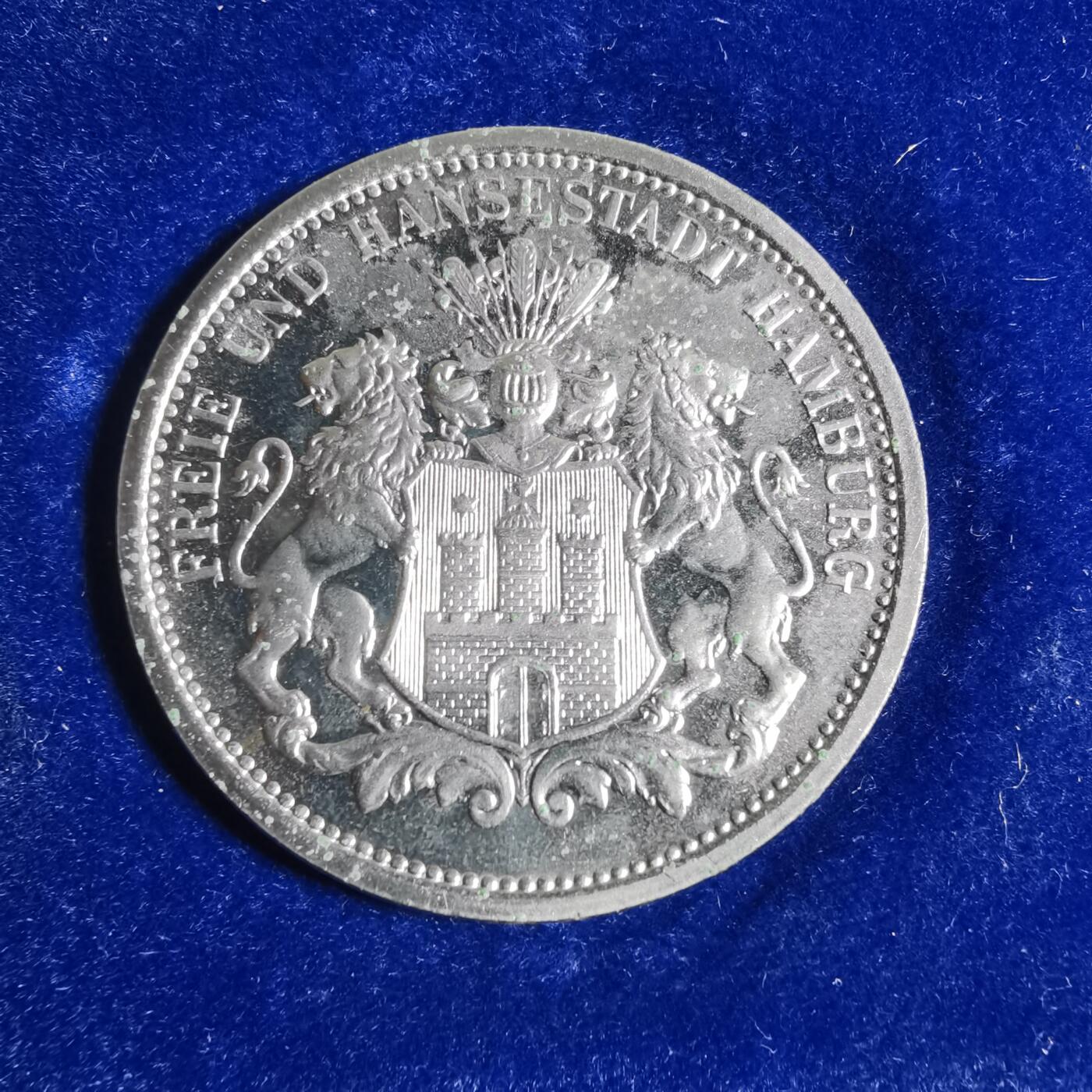 沼泽如烟--第885场 纪念章