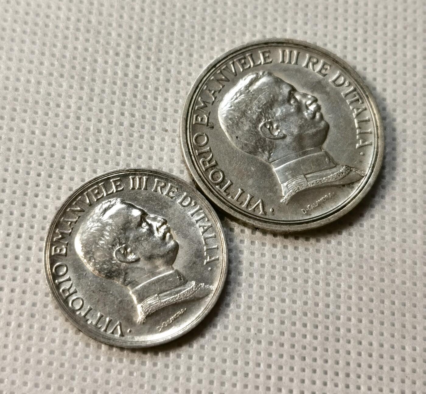 甄臻铺-世界币章拍卖（第37期），送拍享返佣金等优惠多多 意大利1915年胜利女神1里拉银币，1914年2里拉一组 好品 细节很美