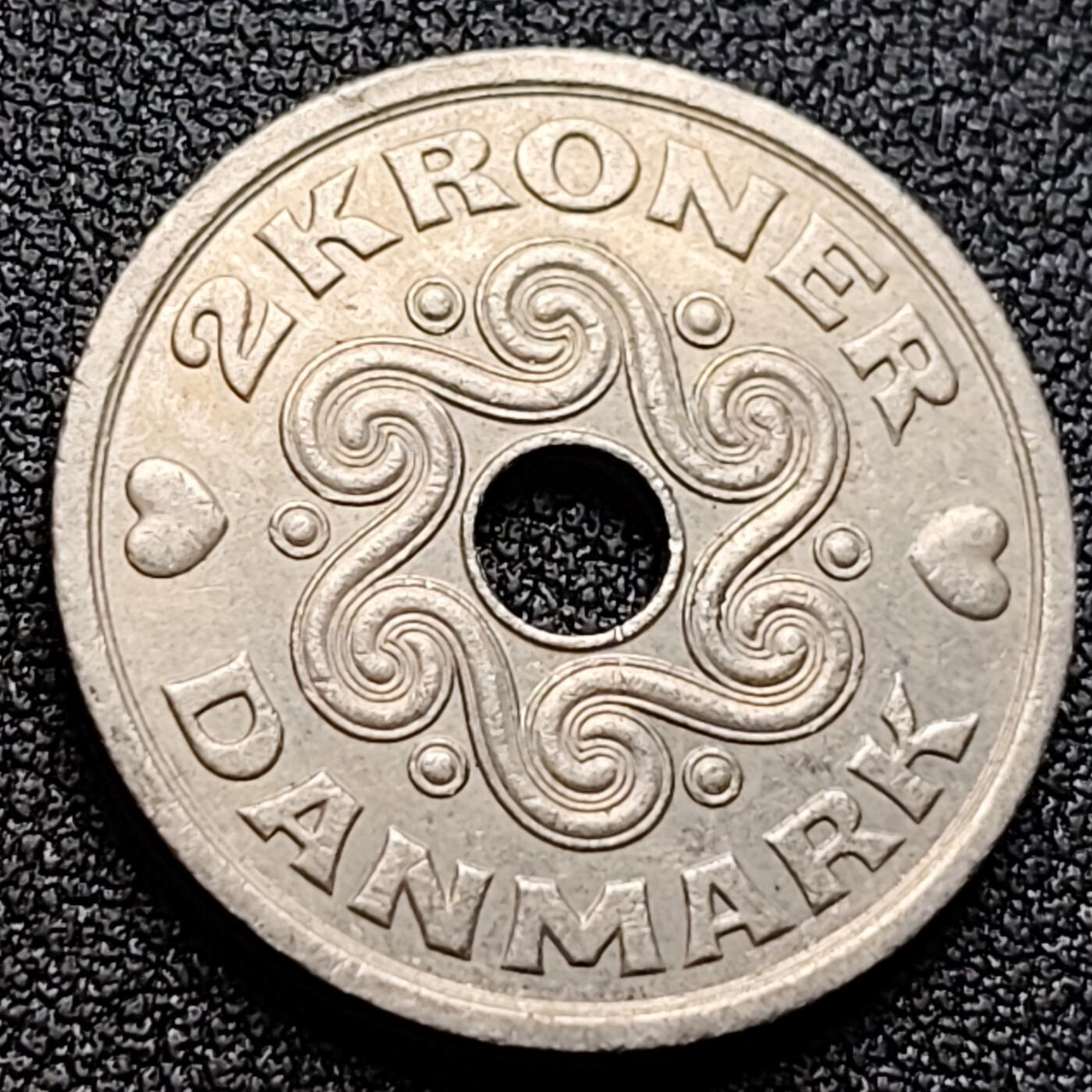 泉币菌-第121场-精品福利场 爱心币 丹麦2克朗圆孔铜镍硬币 24.5毫米5.9克