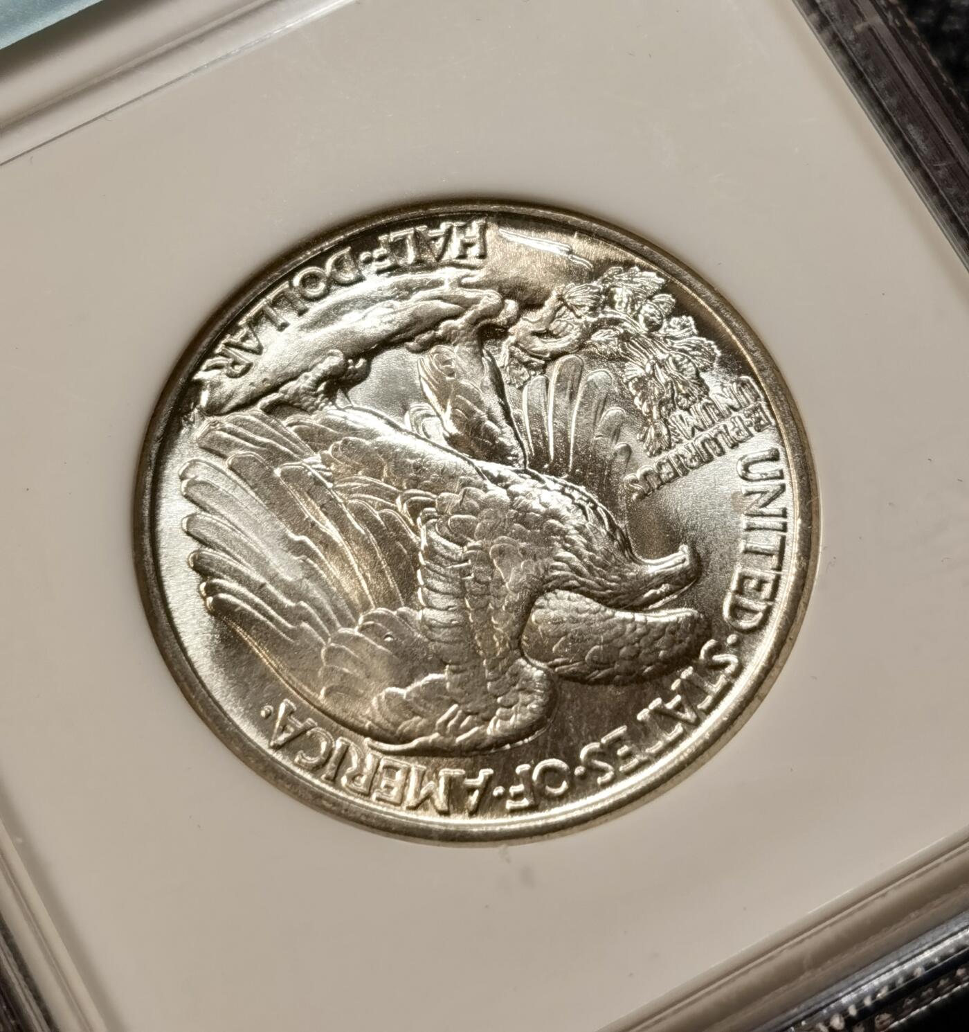 甄臻铺-世界币章拍卖（第37期），送拍享返佣金等优惠多多 NGC-MS65 1944年美国行走女神半美元，小白盒子手感好