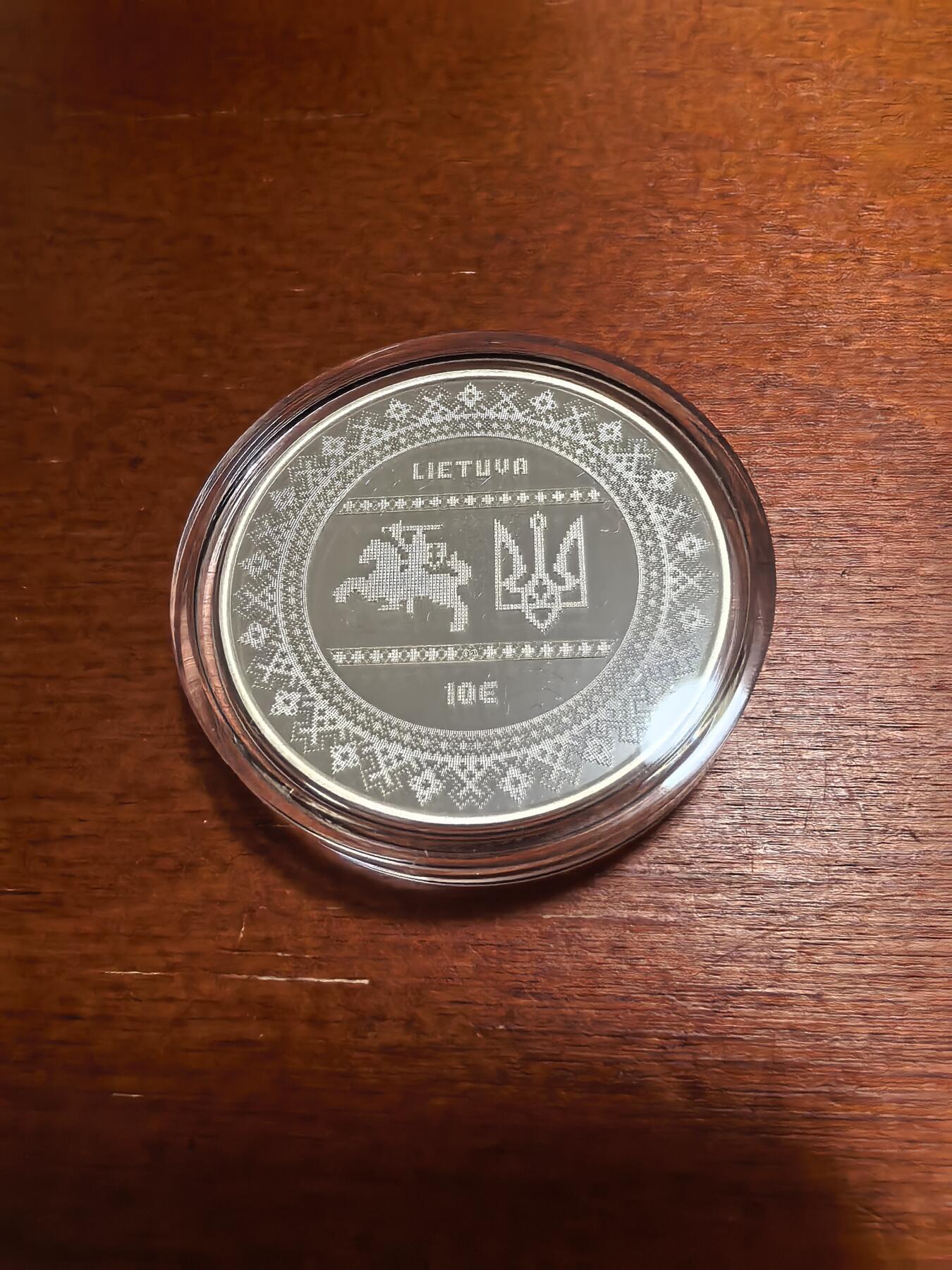 长老汇蛇年精选第六十九场拍卖 2022立陶宛乌克兰为自由而战10欧元彩色地图精制银币，23.3克925银，盒证全，5000枚