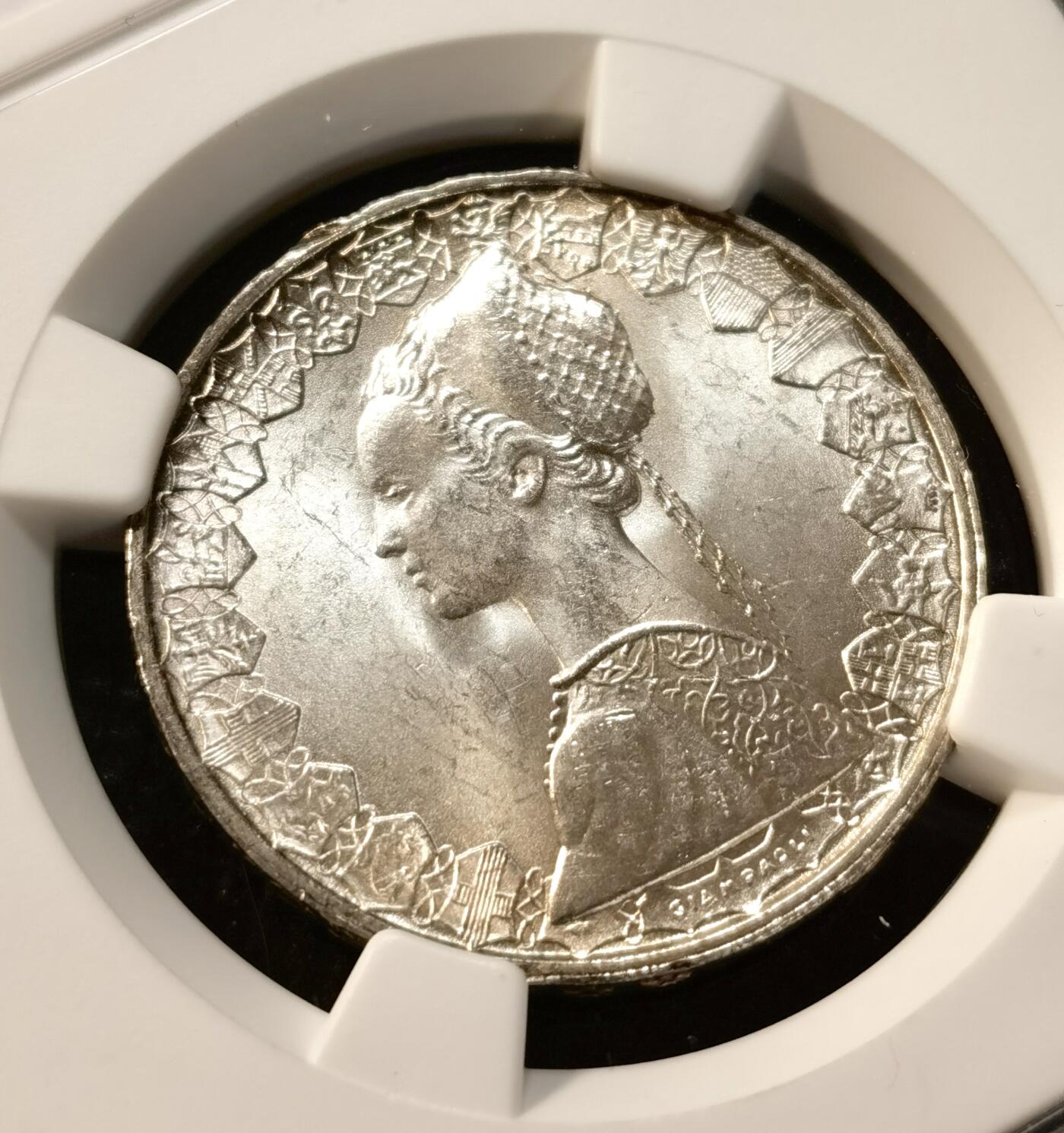 甄臻铺-世界币章拍卖（第37期），送拍享返佣金等优惠多多 NGC-MS62 1958年意大利帆船少女，早期年份