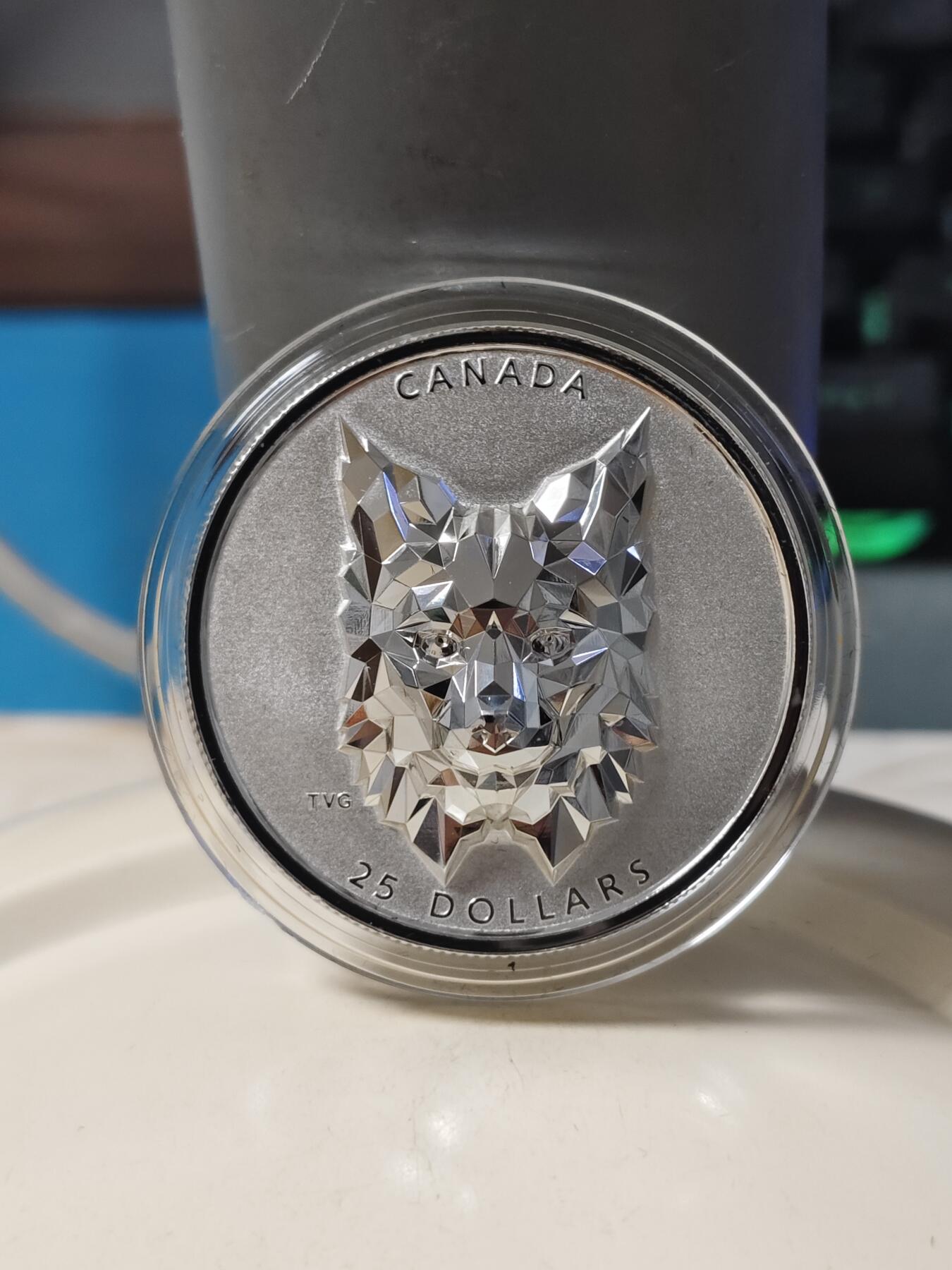 第180期拍卖【长期征集拍品】【北京币展专场】 加拿大2020年多边立体高浮雕动物系列猞猁1盎司纪念银币，9999银，发行2500枚，女王面G字母下面有点擦伤，边齿氧化