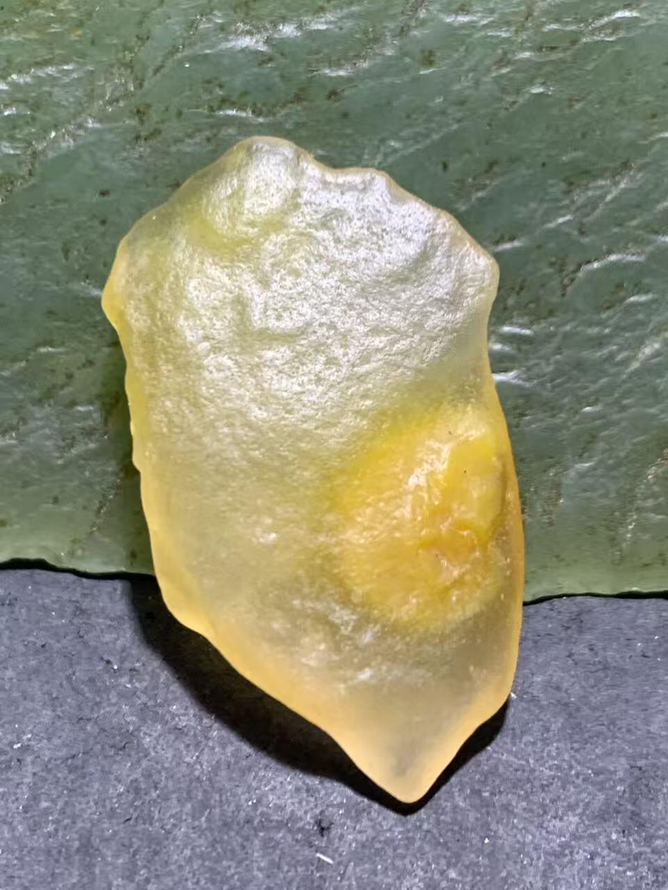 放福利！精美天然高玉化冰皮鸡油黄糖心阿拉善玛瑙原石一颗，